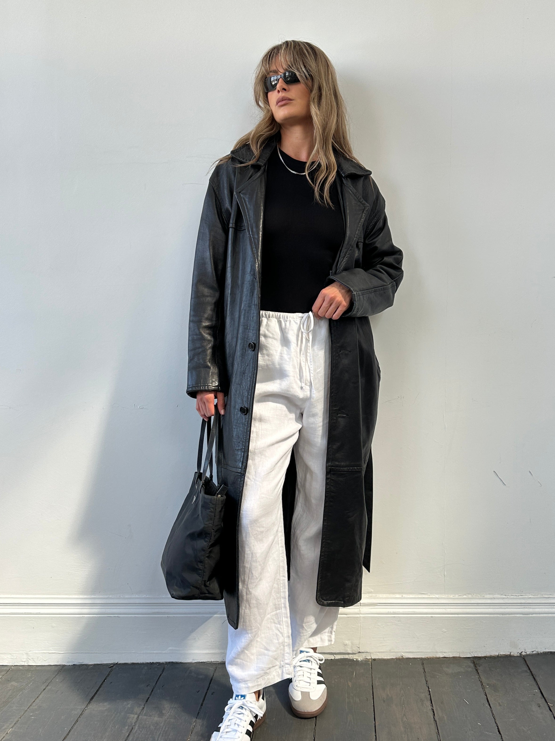 Vintage belted leather floor-length coat, size M, stylish and classic jacket with a natural leather finish and vintage design.