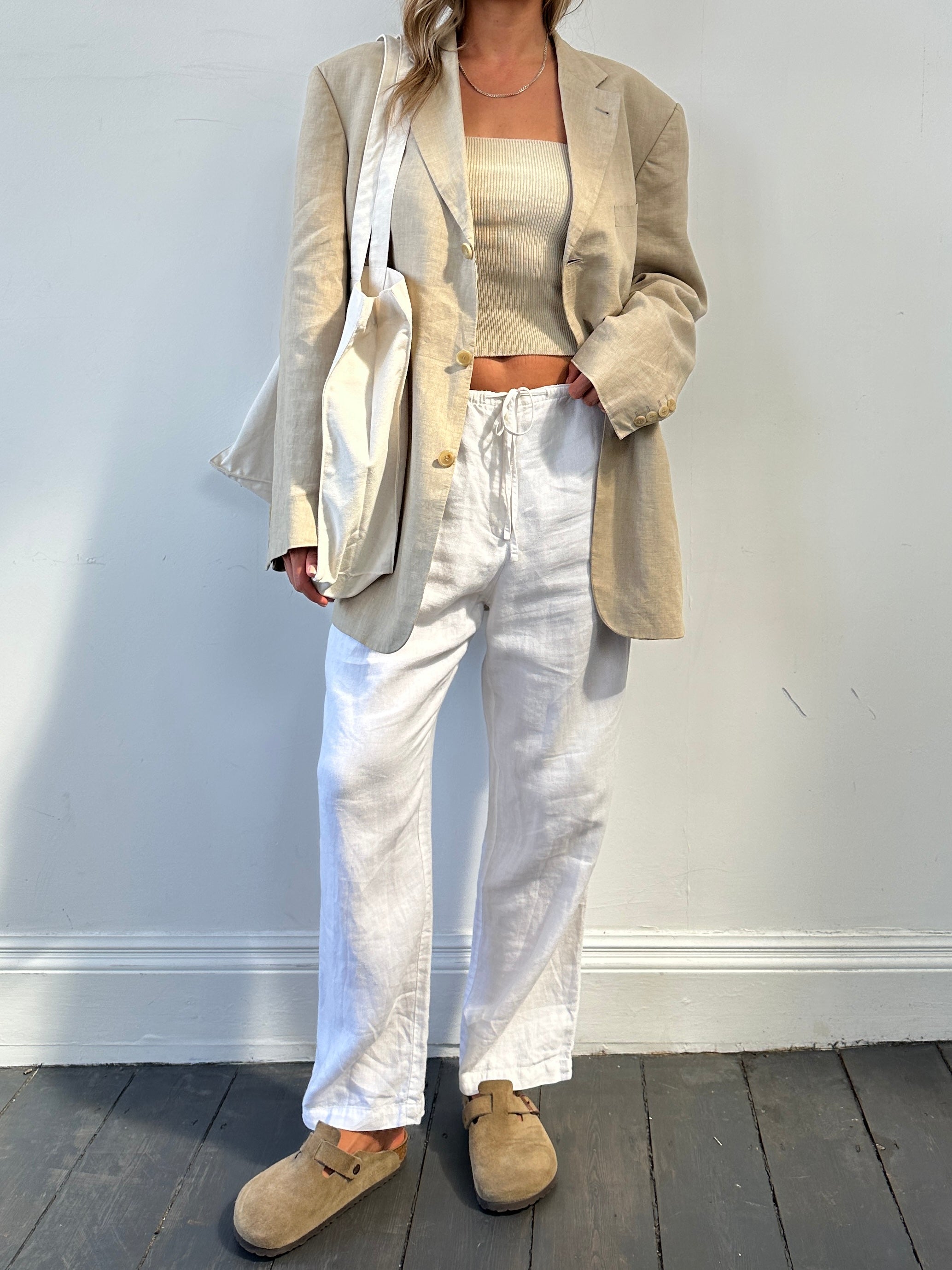 Hugo Boss boxy pure linen single-breasted blazer in XL with notch lapels and two-button closure, displayed on a hanger.