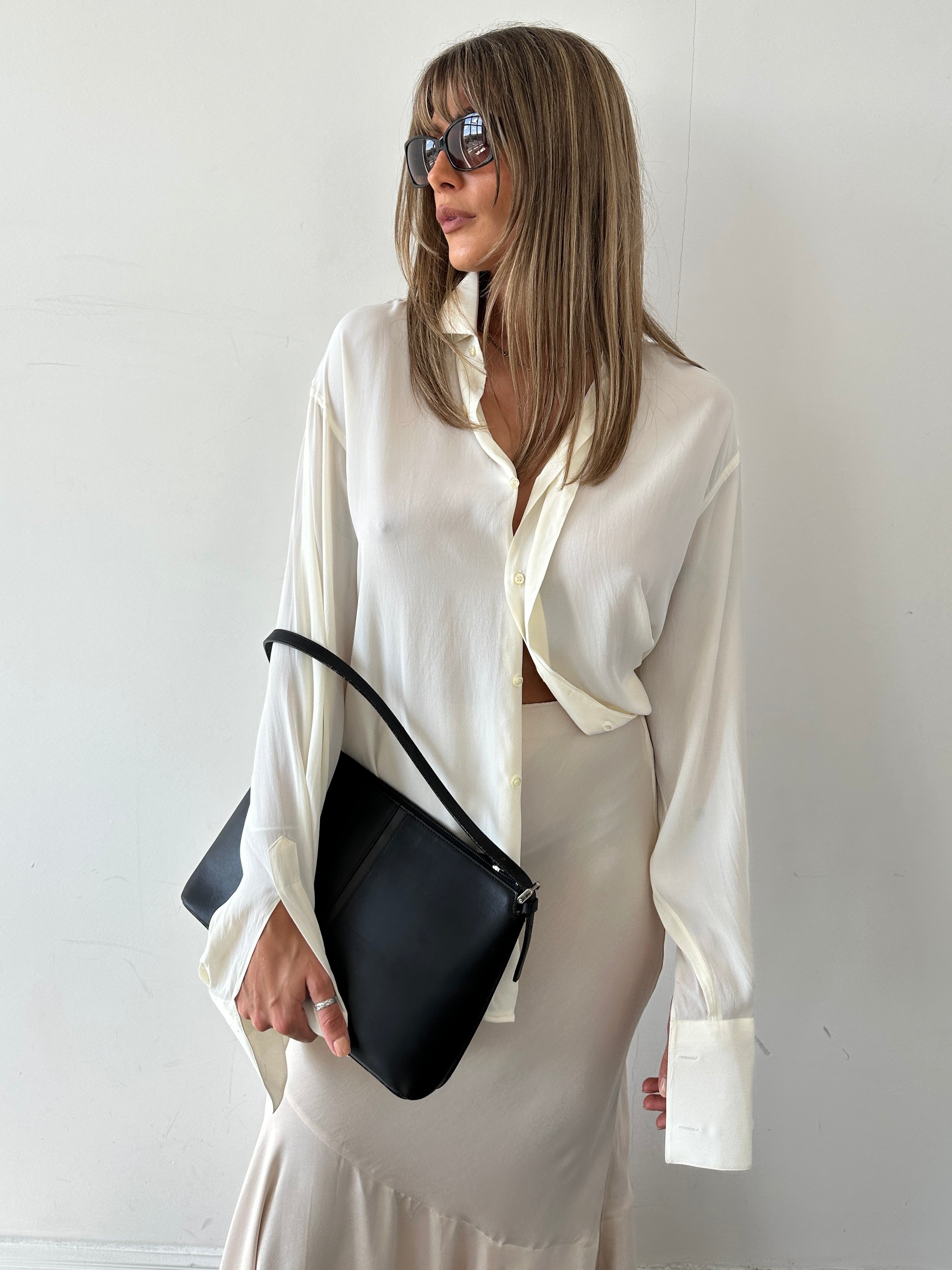 Vintage Italian silk flowy double collar dress shirt in M/L, featuring elegant design and soft fabric with detailed collar accents.
