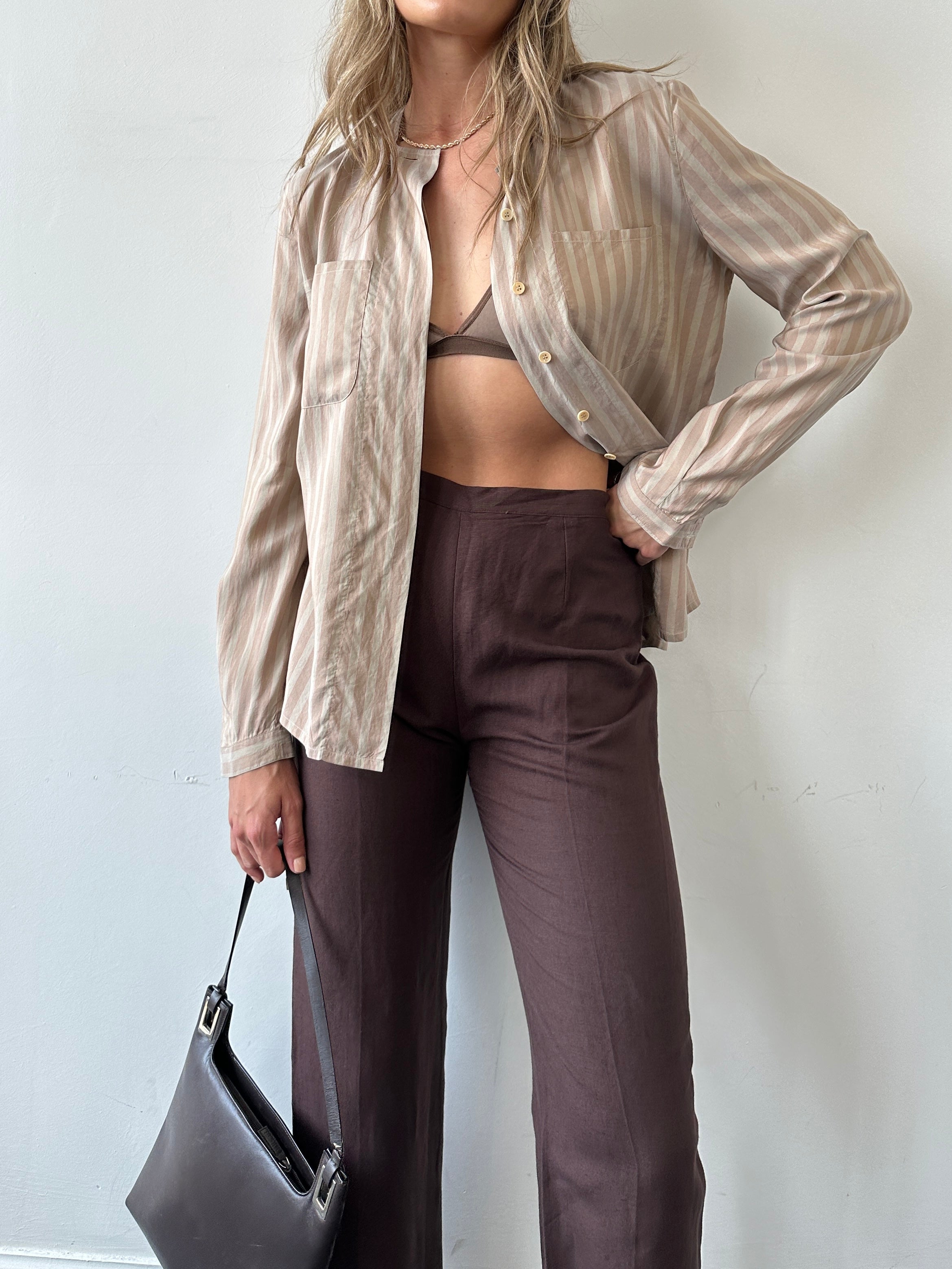 Marella linen high-waisted trousers in W26, featuring a relaxed fit and natural beige color, styled with a casual top.