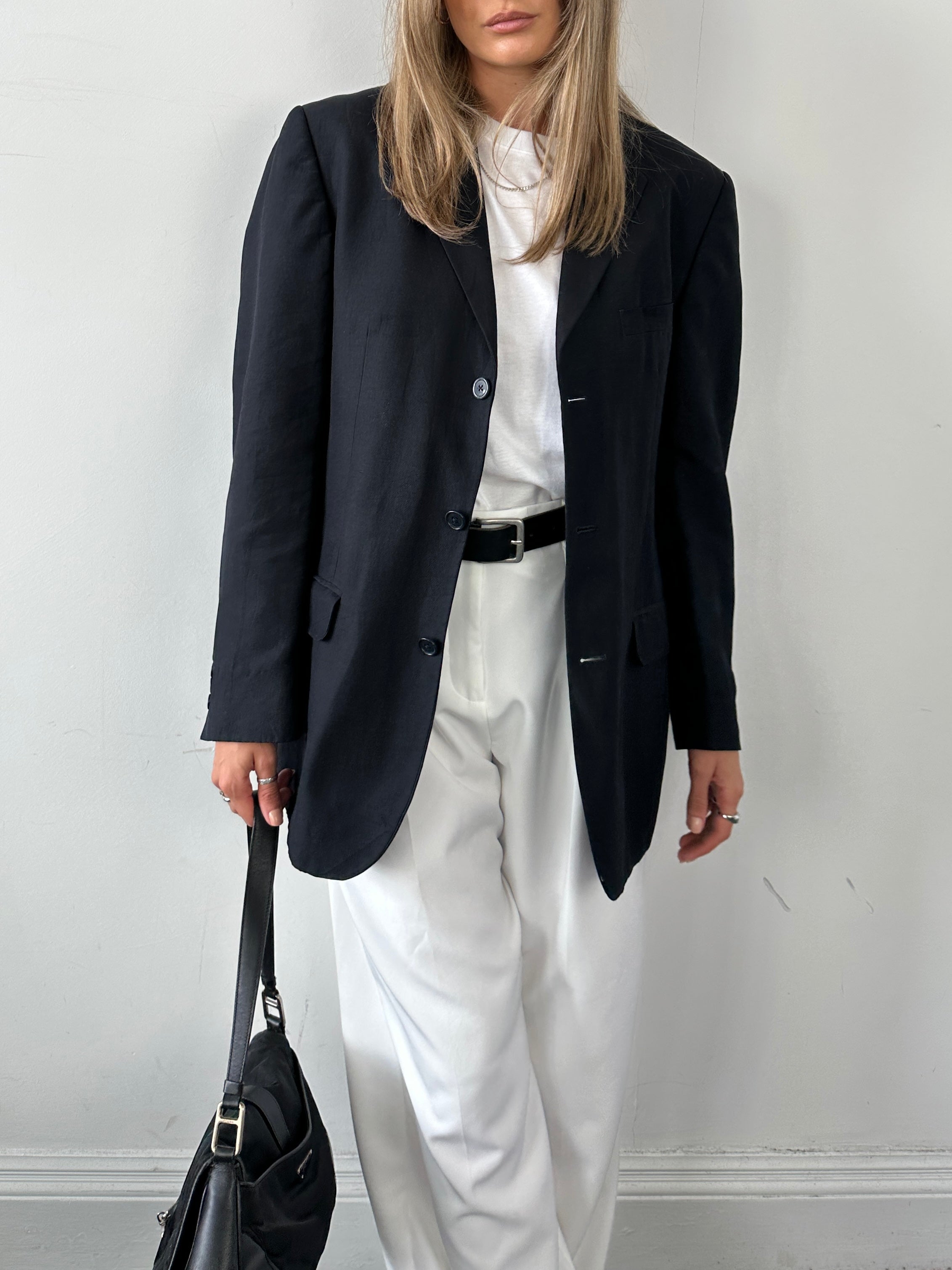Jaeger silk linen single-breasted blazer in size 42R/M, tailored fit with classic lapels and stylish design.
