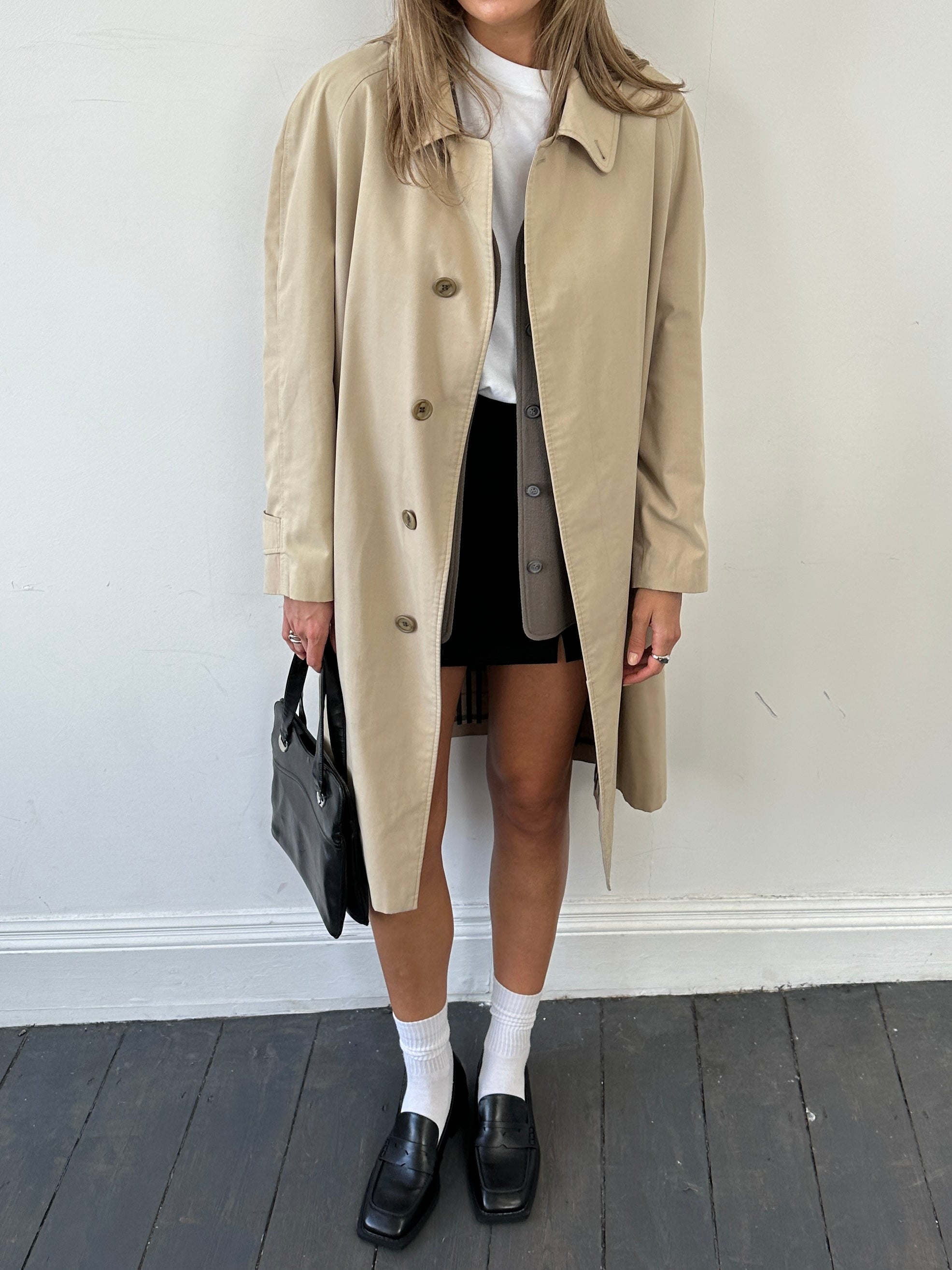 Burberry Nova Check trench coat in size L, featuring classic check pattern, beige cotton fabric, and double-breasted design.