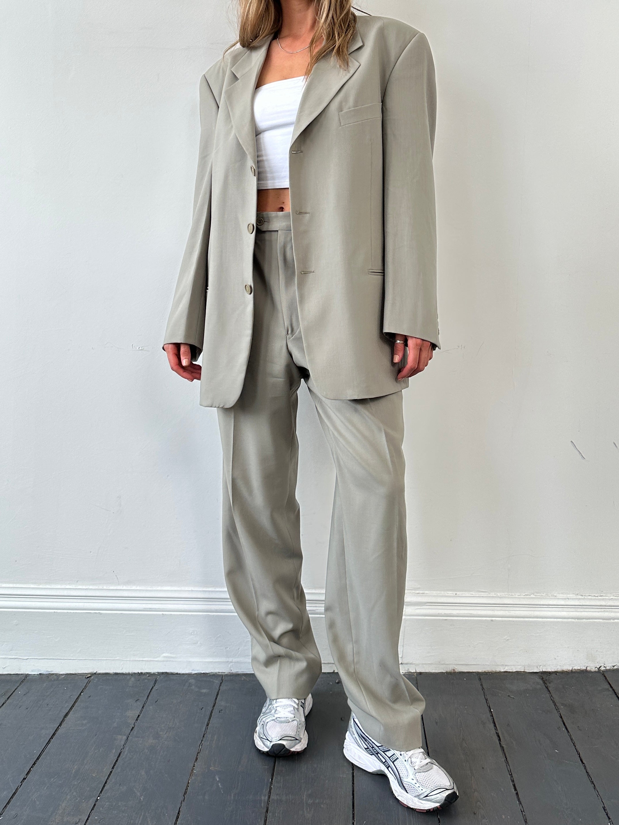 Giorgio Armani Le Collezioni relaxed virgin wool single-breasted suit jumpsuit in size 42R/W34, shown with lapel collar and tailored fit
