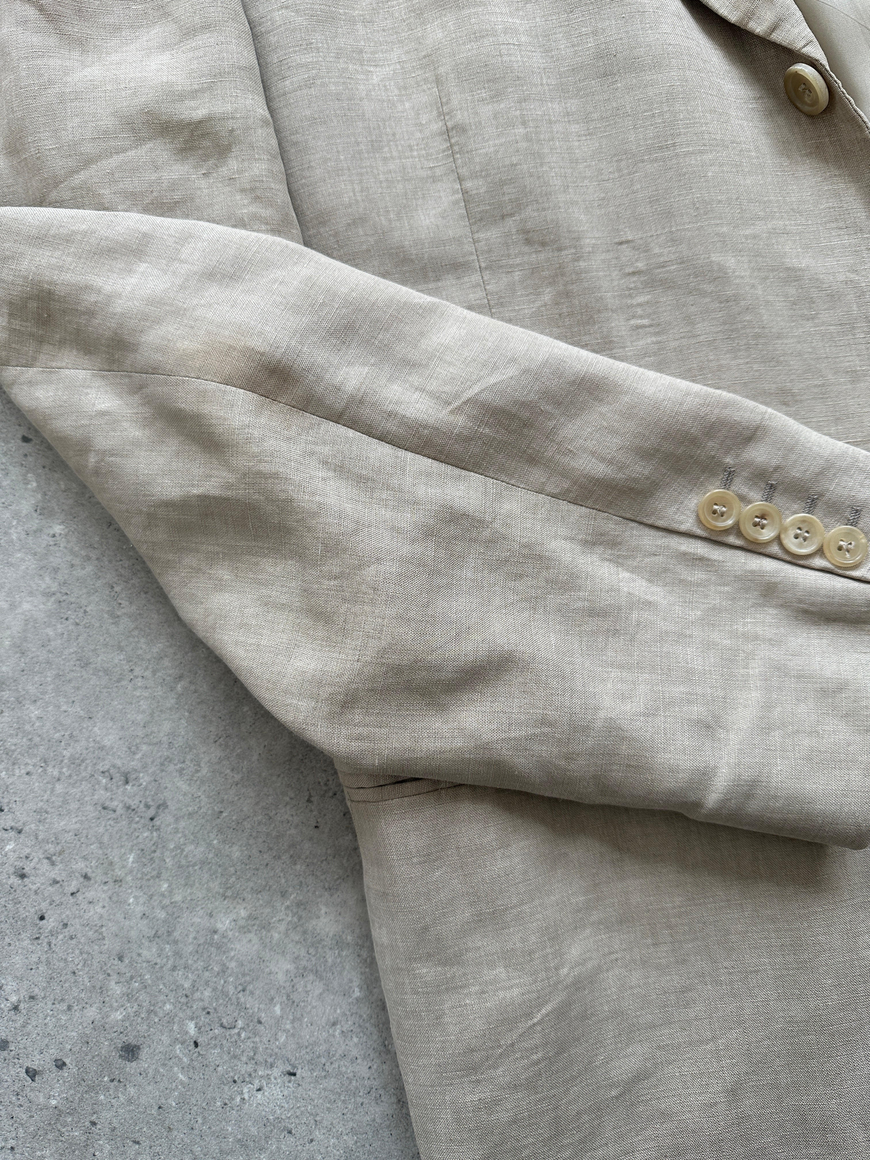 Hugo Boss boxy pure linen single-breasted blazer in XL, shown in a natural fabric and tailored fit, stylish and lightweight for warm weather.