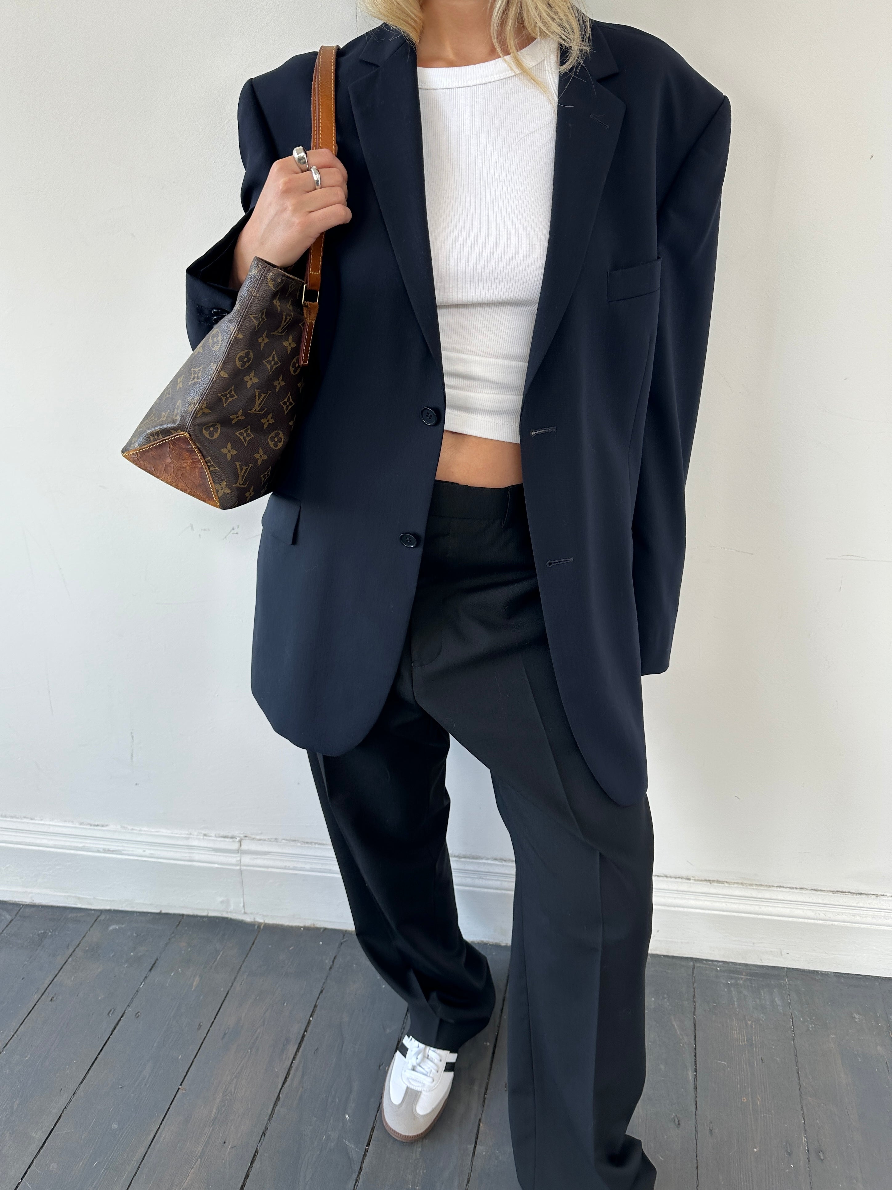 Balmain Paris single-breasted wool blazer in size 44R/L, tailored fit with classic lapel and stylish design.