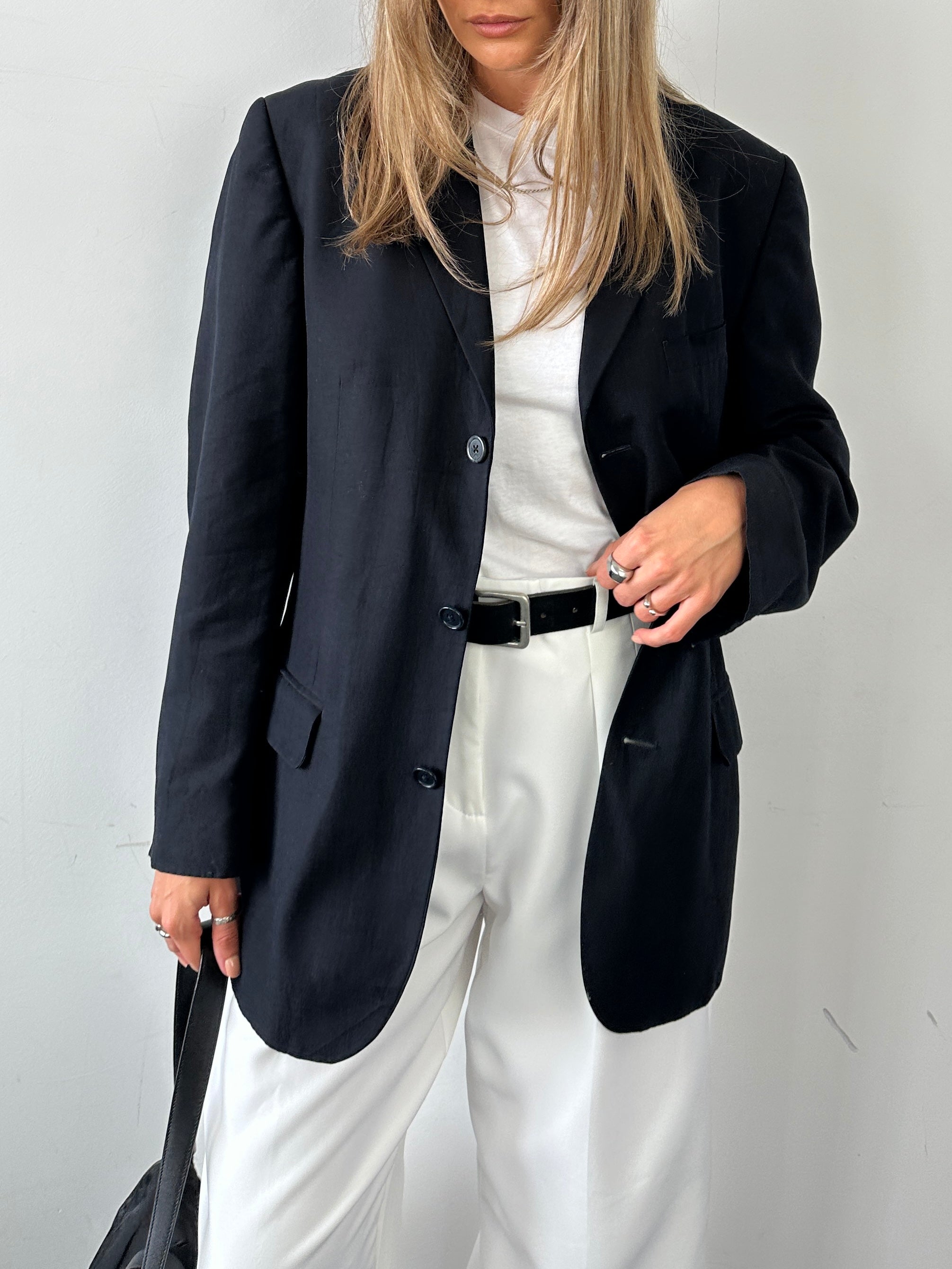 Jaeger silk linen single-breasted blazer in size 42R/M, cream color, tailored fit, with lapel collar and front button closure.