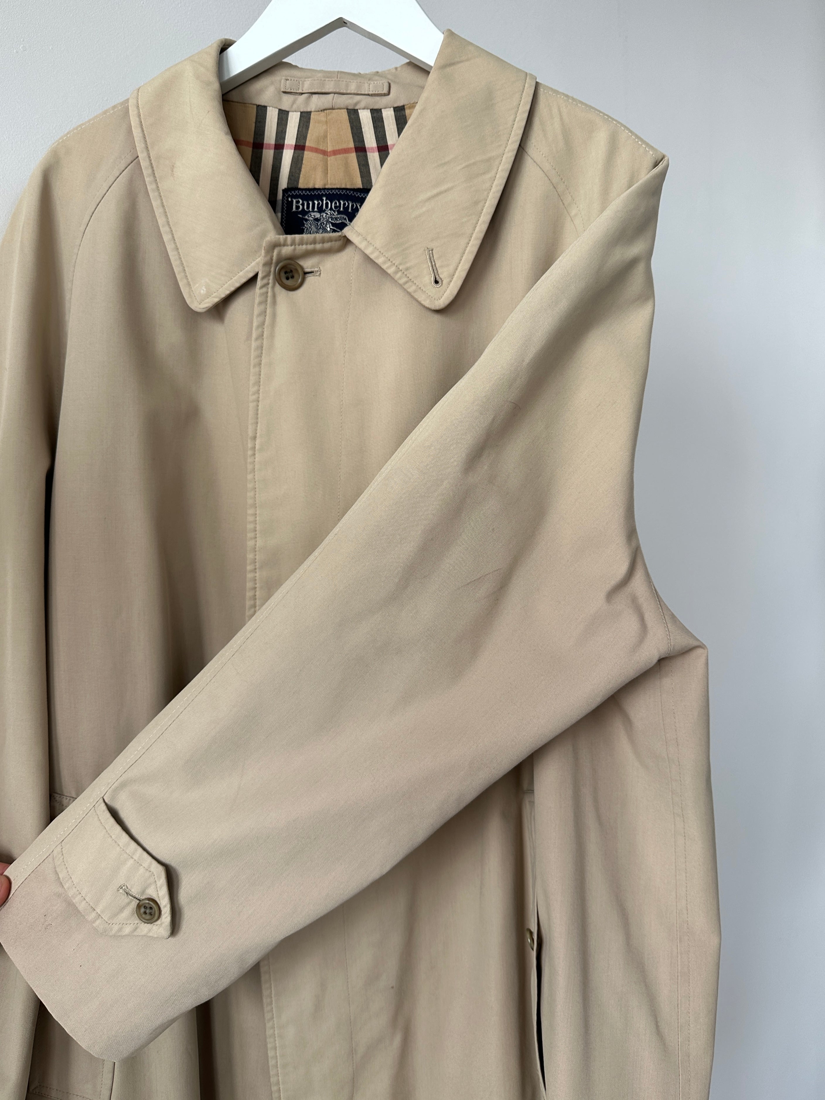 Burberry Nova Check trench coat in size L, stylish beige coat with signature check pattern and classic design.