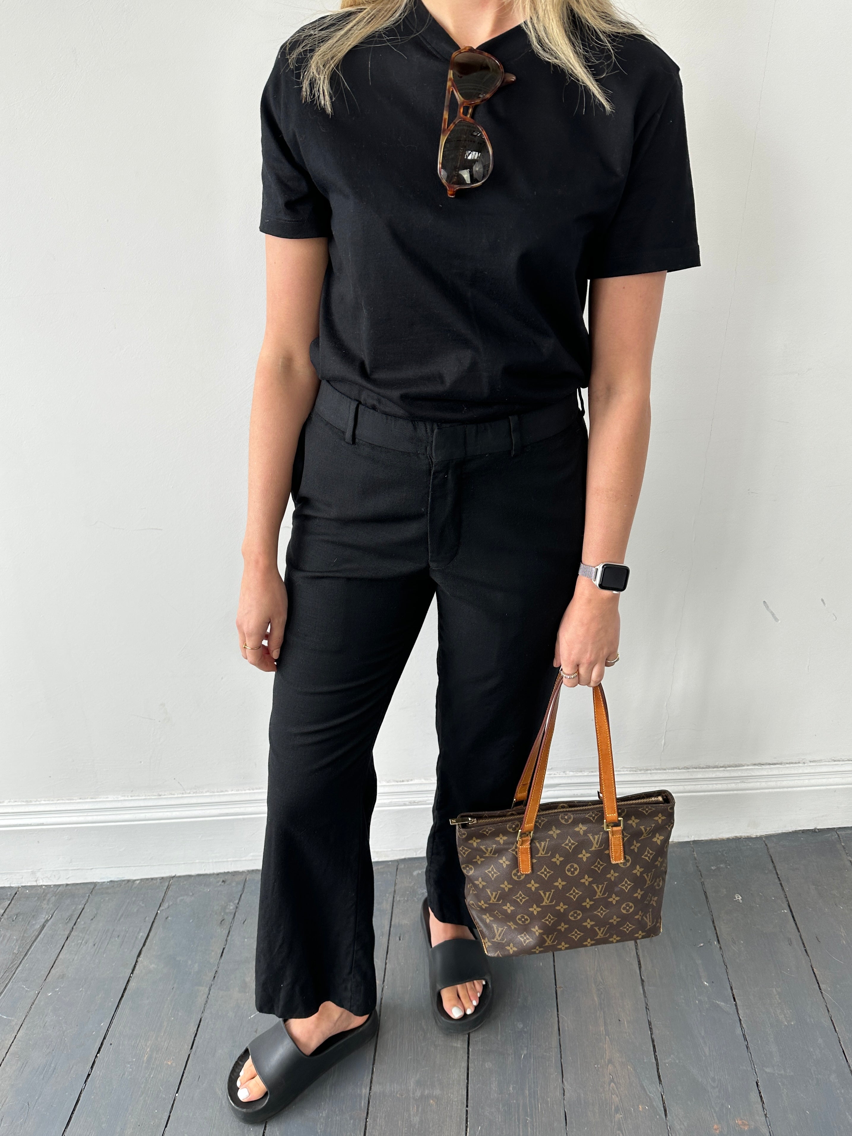 Vintage straight leg wool tailored trousers in size W30, featuring classic design and clean lines for a timeless look.