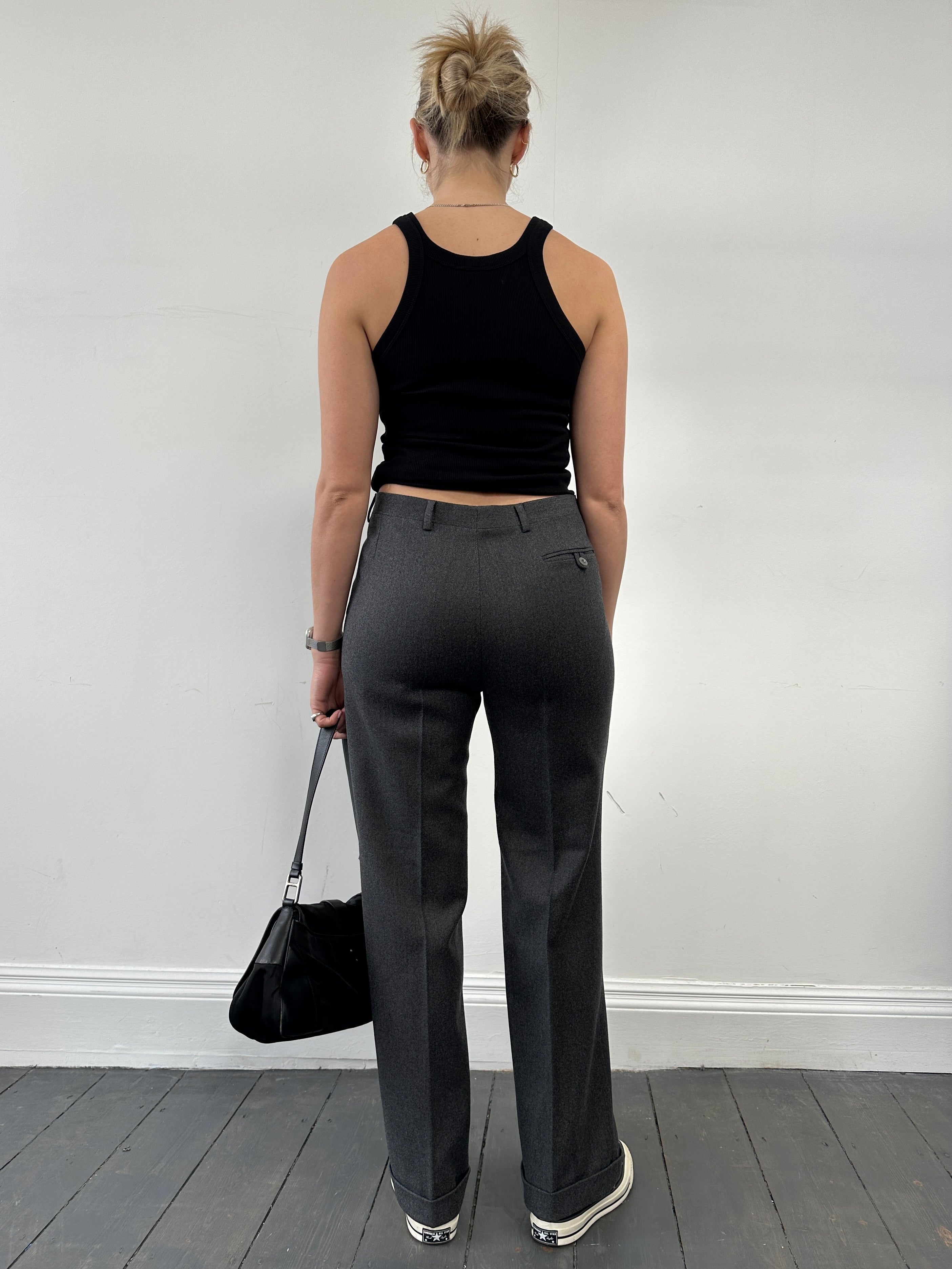 Vintage Italian wool trousers with tailored fit, pleated front, straight leg, and belt loops in size W30.