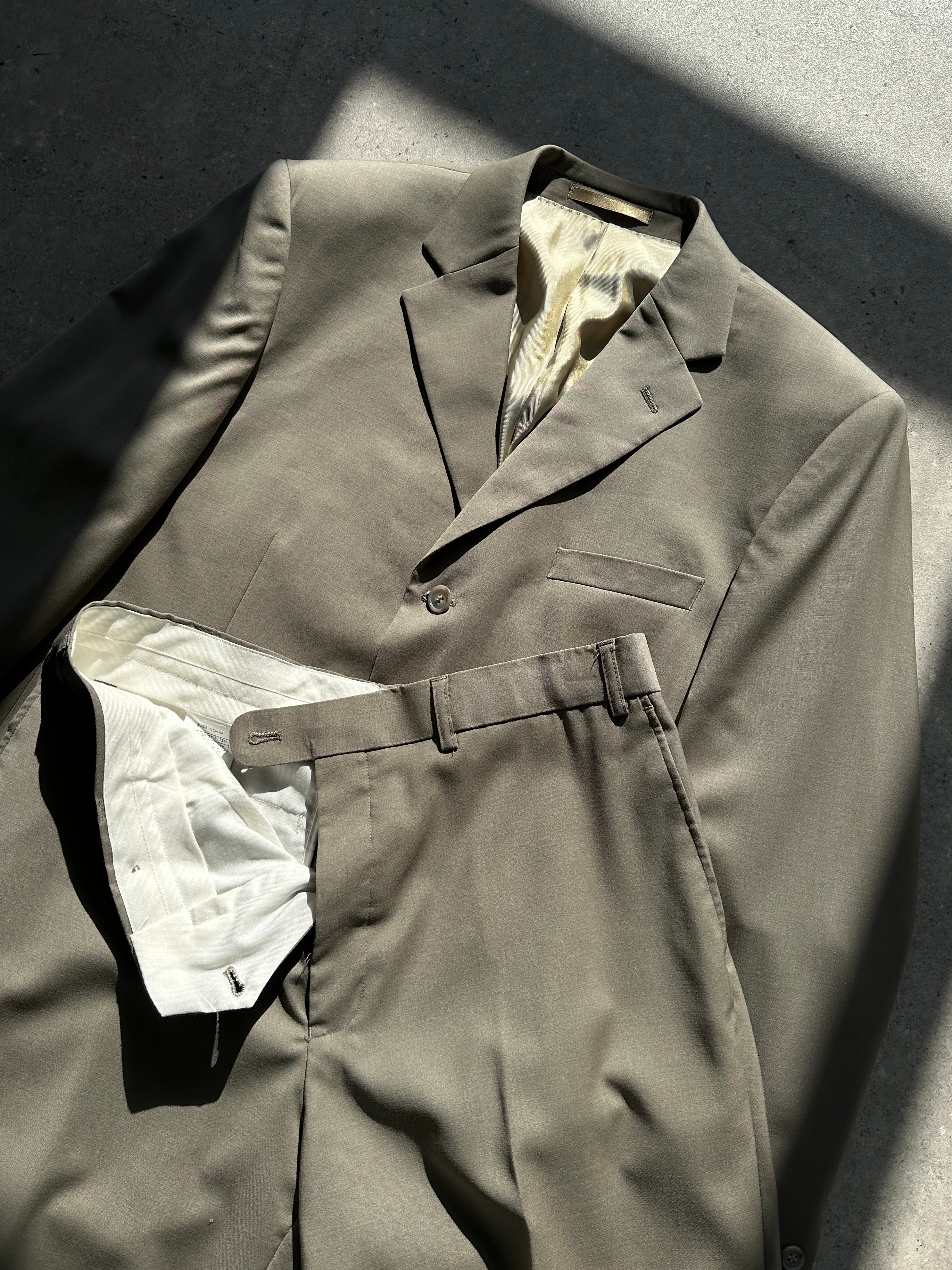 Vintage wool single-breasted suit jumpsuit in size 44R/W34, featuring classic tailored design and vintage style.