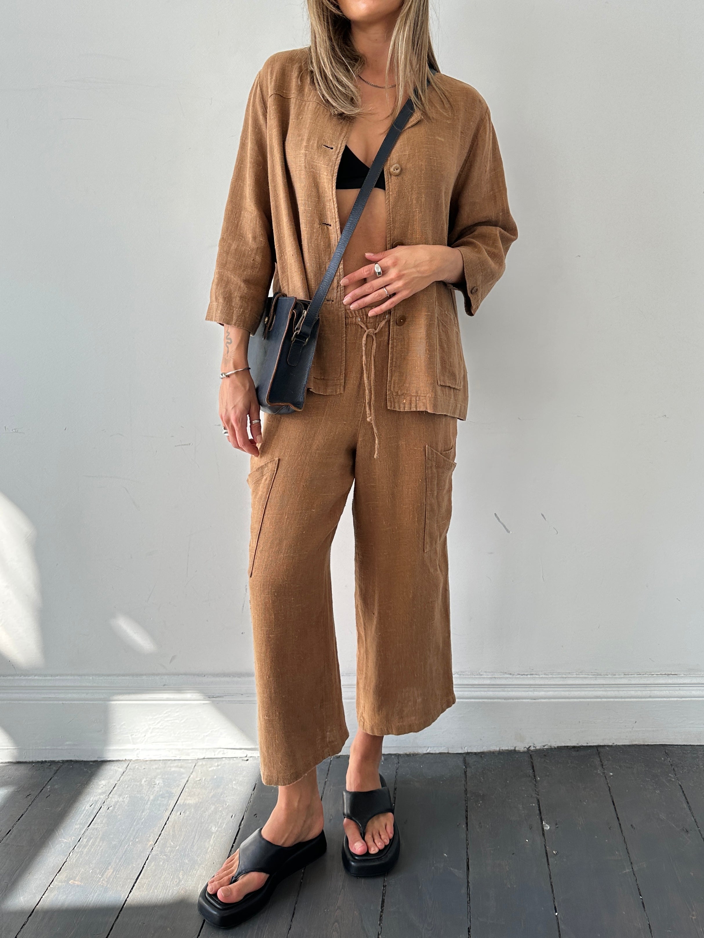 Vintage pure linen cropped two-piece set in XS/S, featuring a stylish top and matching shorts for a casual, elegant look.