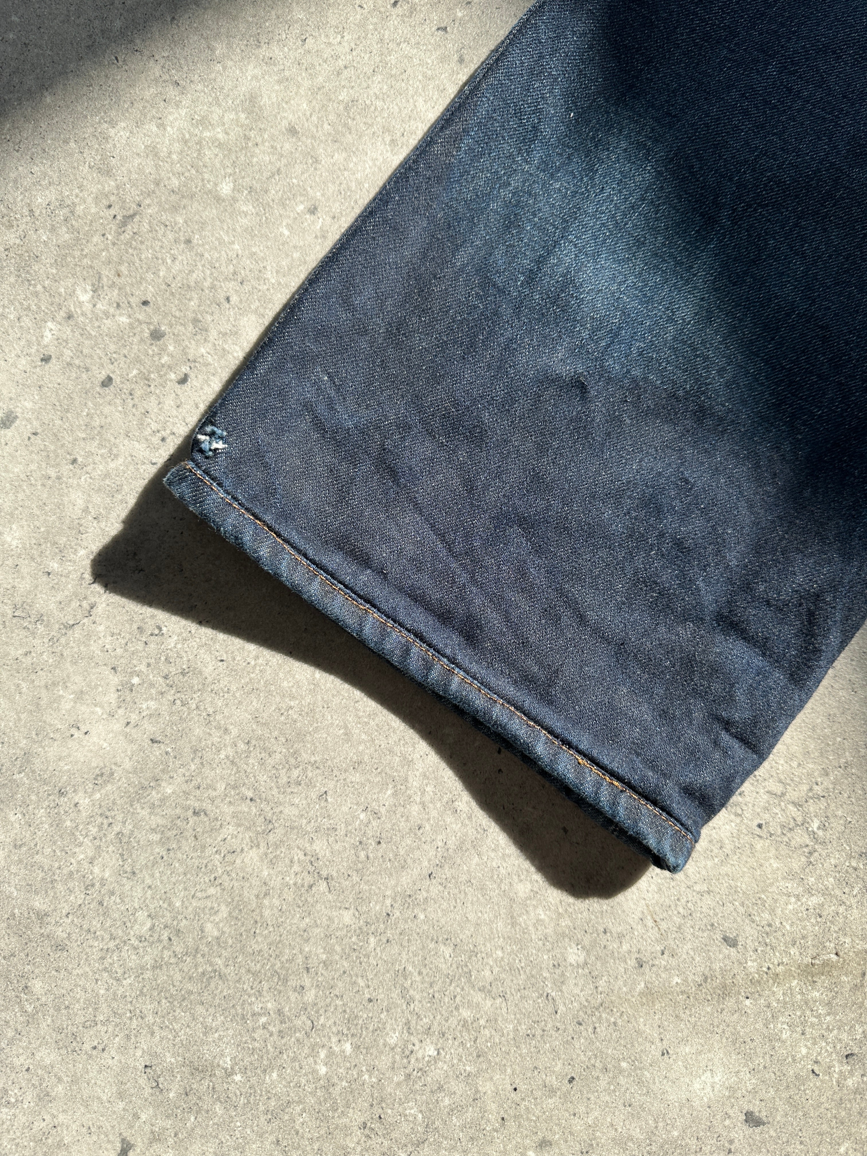 Dark wash Levi’s 501 denim jeans with straight leg fit, size W30, displayed laying flat on a white background.