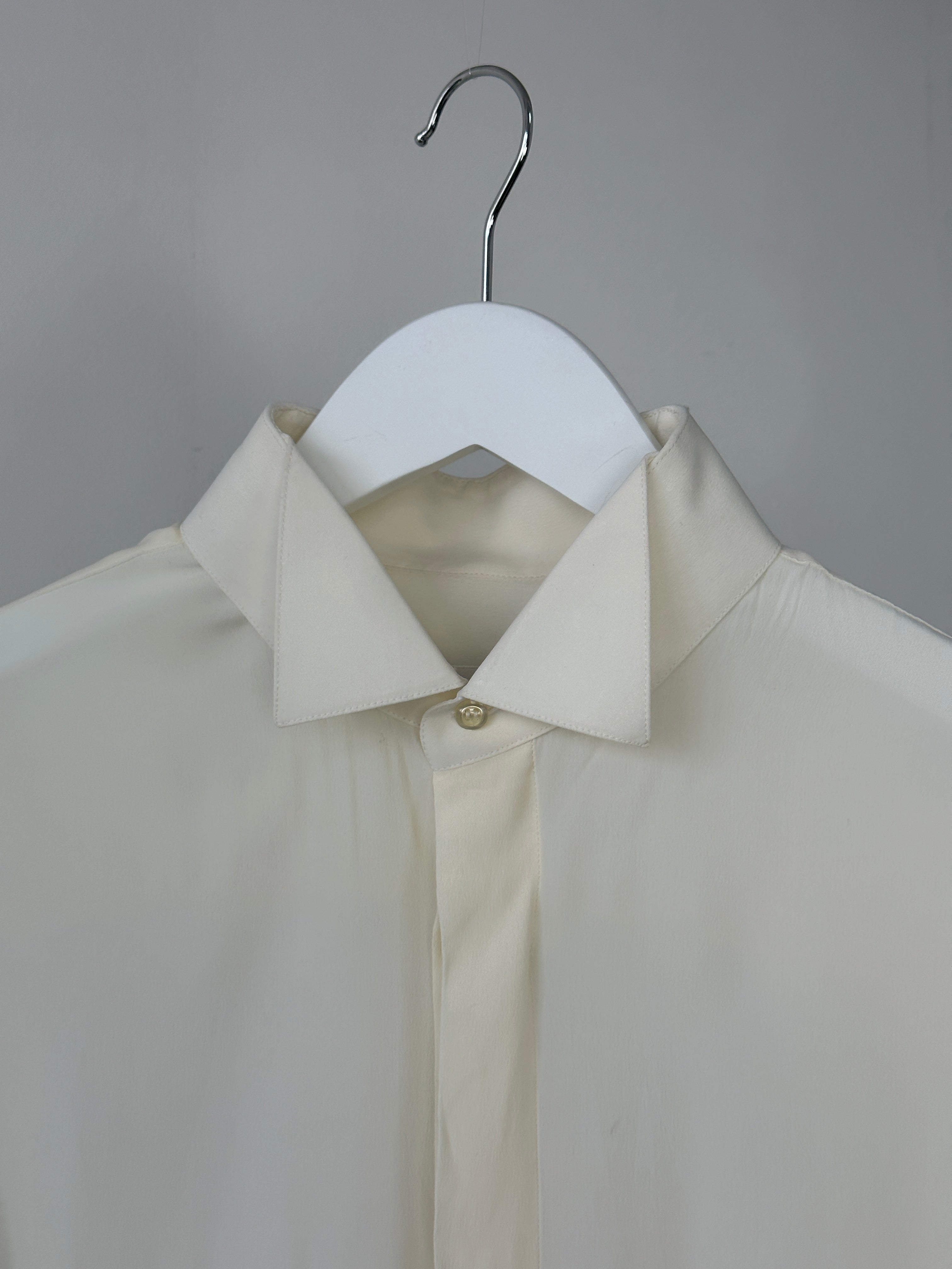 Vintage Italian silk flowy double collar dress shirt for women, size M/L, with elegant collar details and smooth fabric.