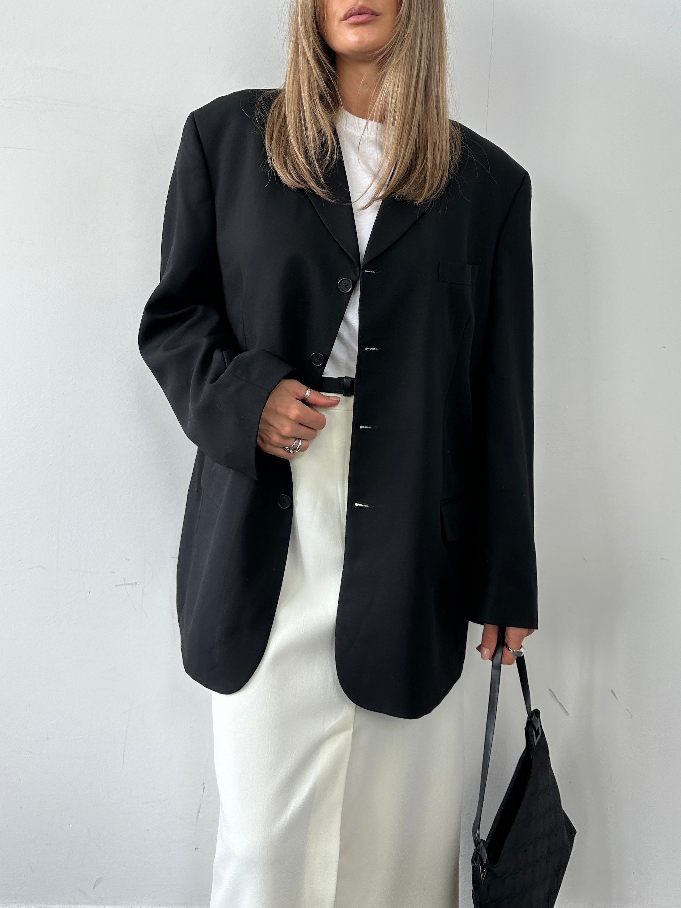 Vintage pure wool single-breasted blazer in size 46/XL, tailored fit with classic lapels and button closure.