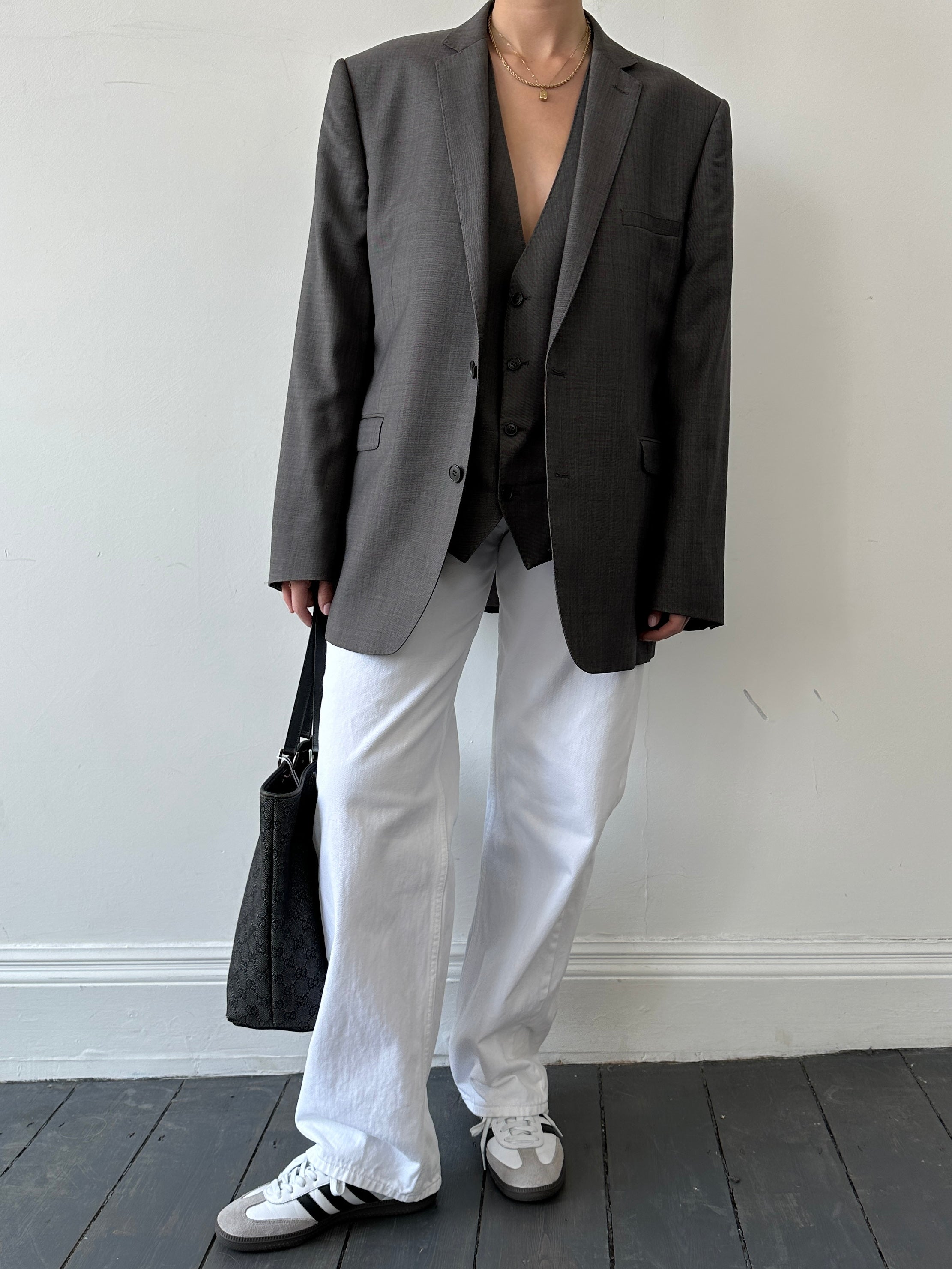 Vintage single-breasted wool blazer from a two-piece suit, size 44 XL, in classic vintage style, displayed on a neutral background.