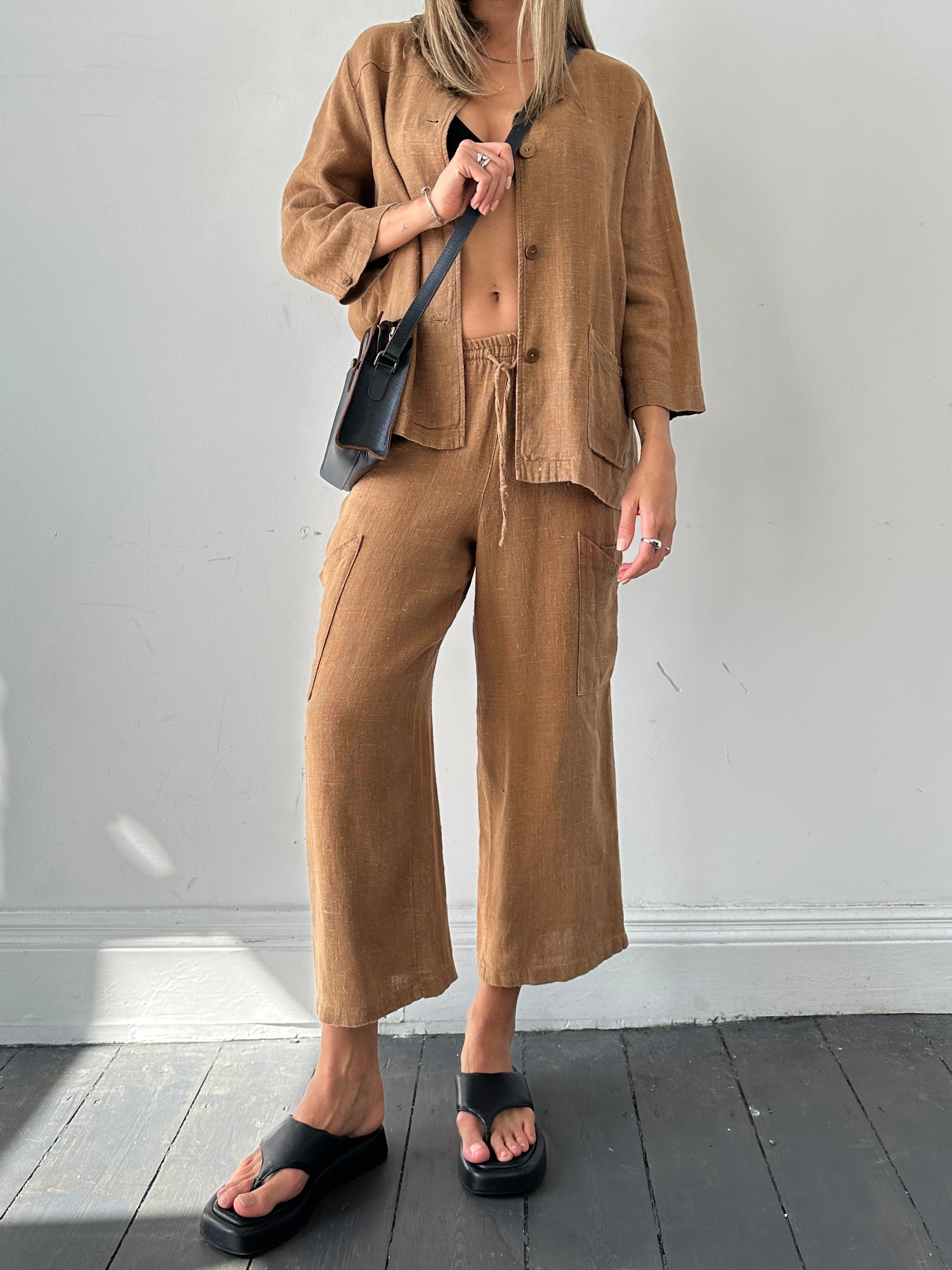 Vintage pure linen cropped two-piece set, XS/S, featuring a lightweight top and matching high-waisted shorts, casual and breathable.