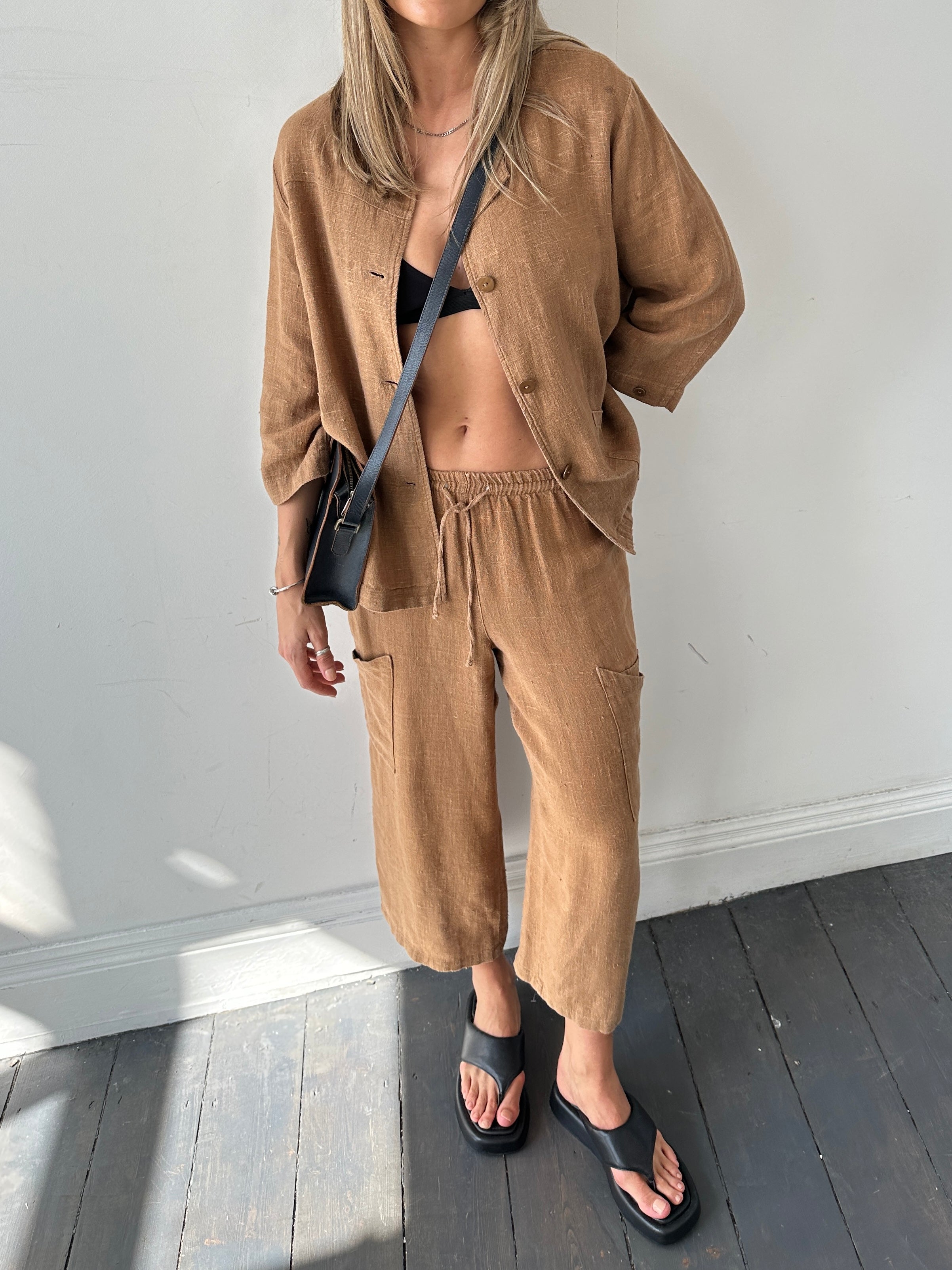 Vintage pure linen cropped two-piece set, XS/S, featuring a stylish top and matching shorts for a casual, elegant look.