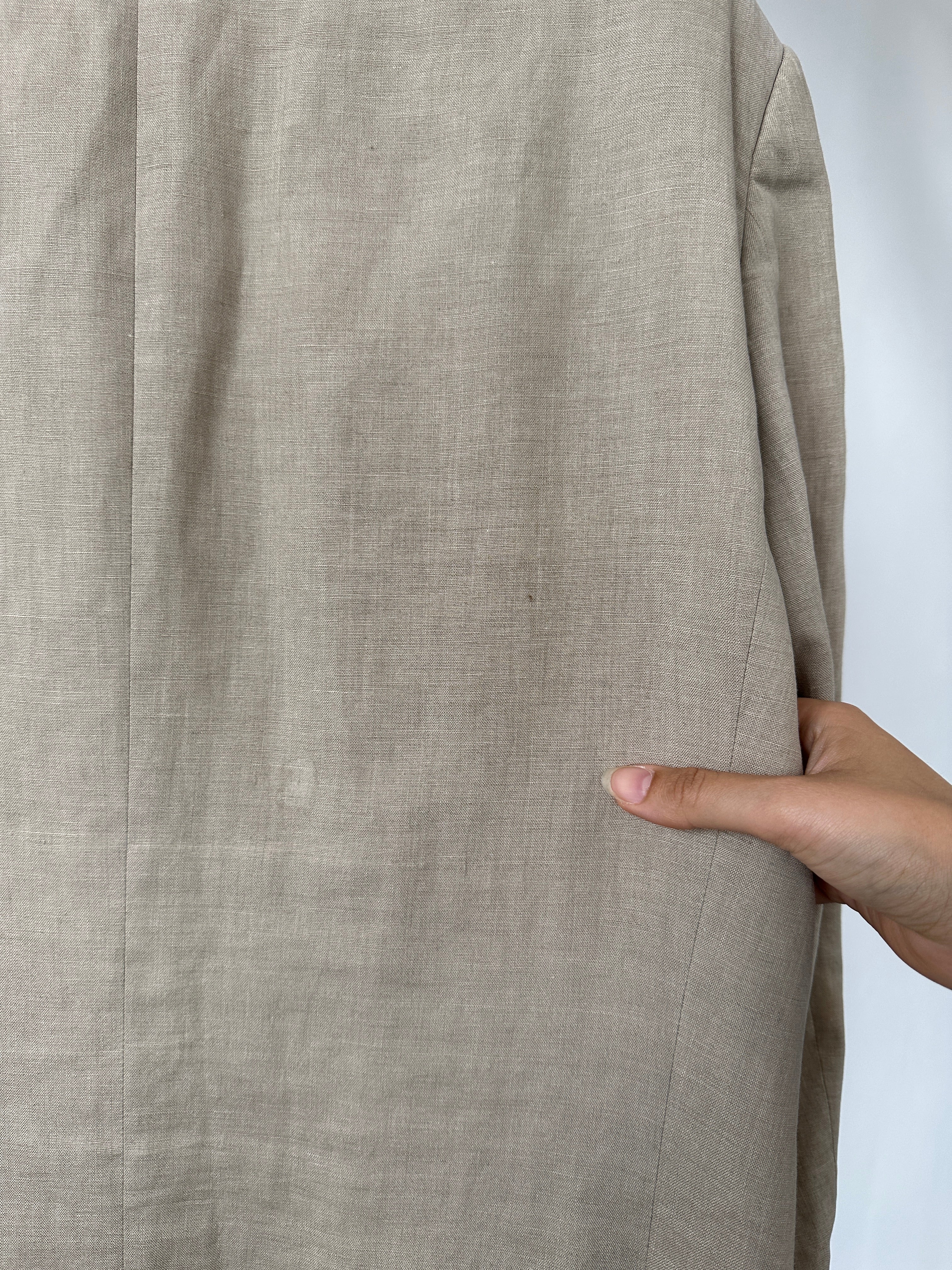 Hugo Boss boxy pure linen single-breasted blazer in XL, shown in a natural fabric with a tailored fit and classic lapel design.