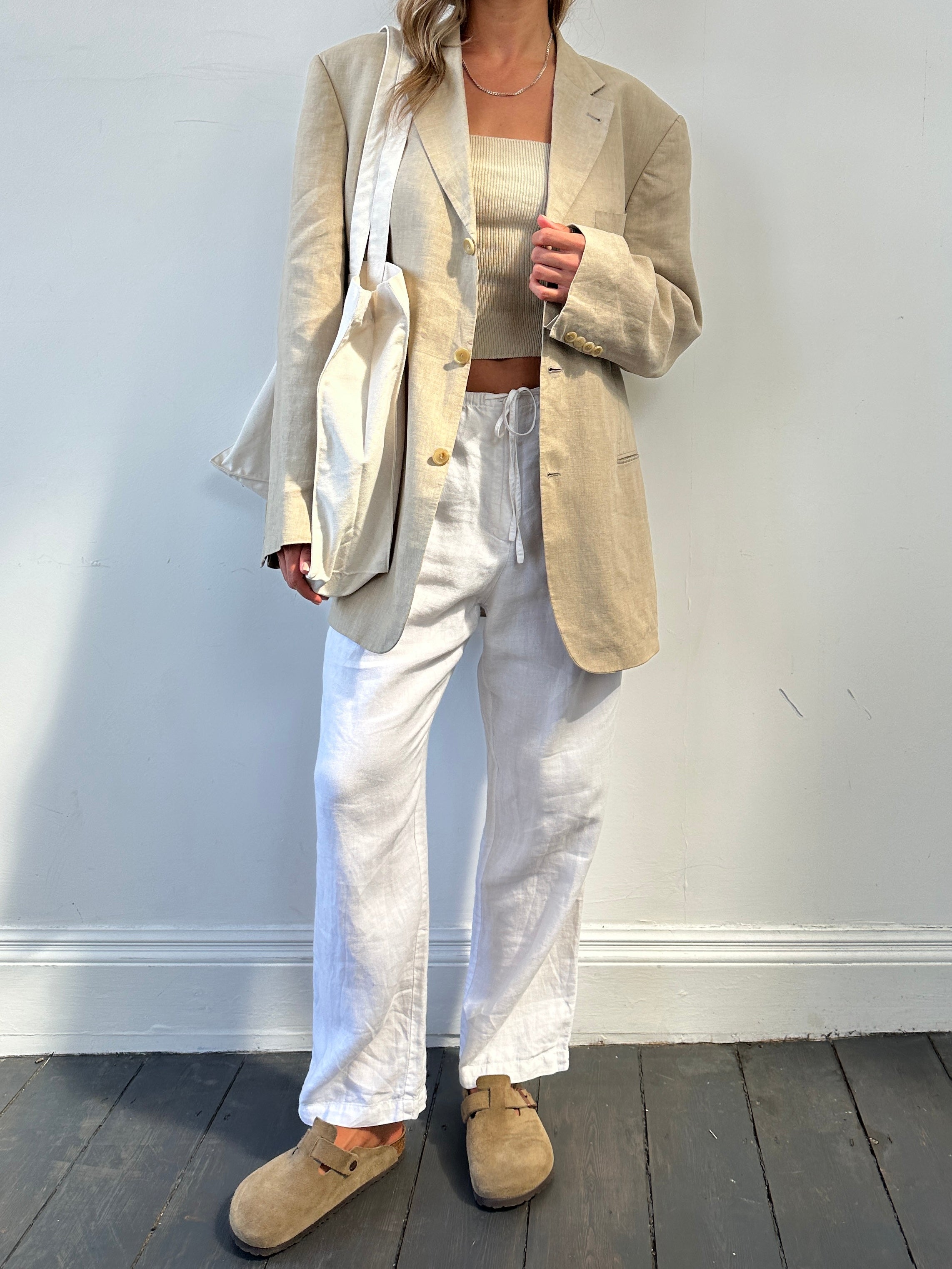 Hugo Boss boxy pure linen single-breasted blazer in XL, shown in a neutral color, tailored fit with lapel collar and front buttons.