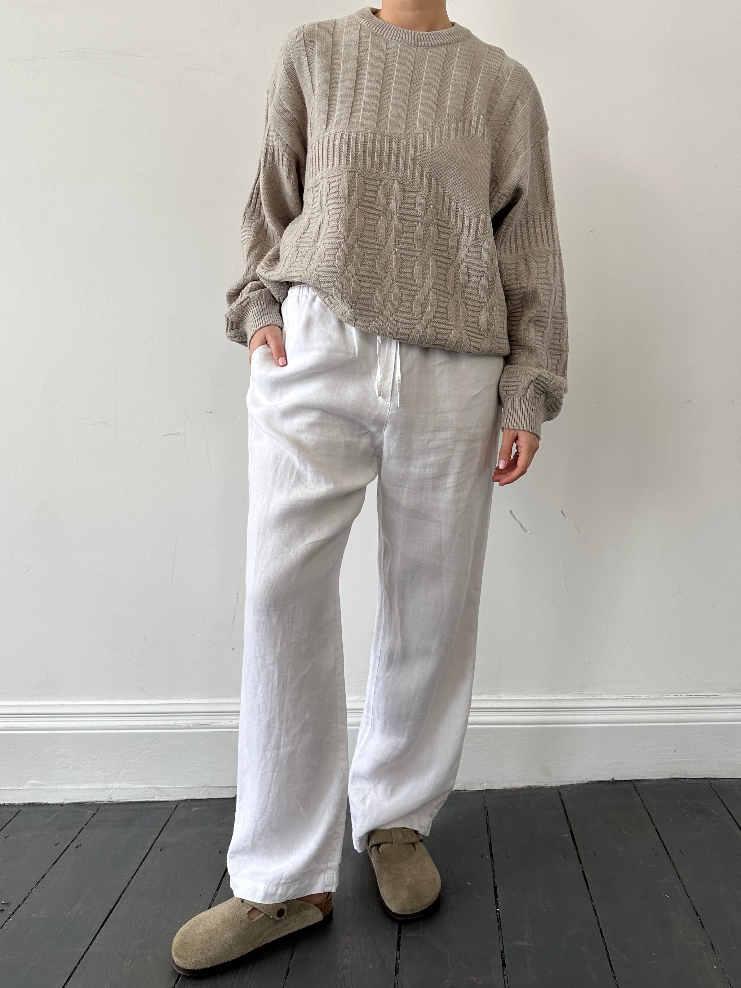 Vintage knitted wool jumper in size L, featuring a classic cozy design with a textured knit pattern.