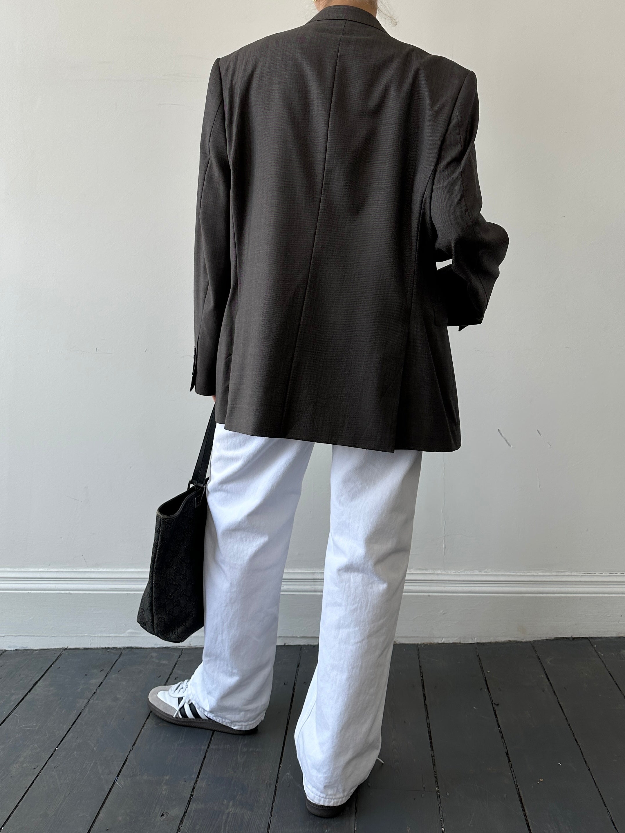 Vintage men's vintage single-breasted wool blazer in size 44/XL, tailored fit with classic lapel, displayed on a hanger.