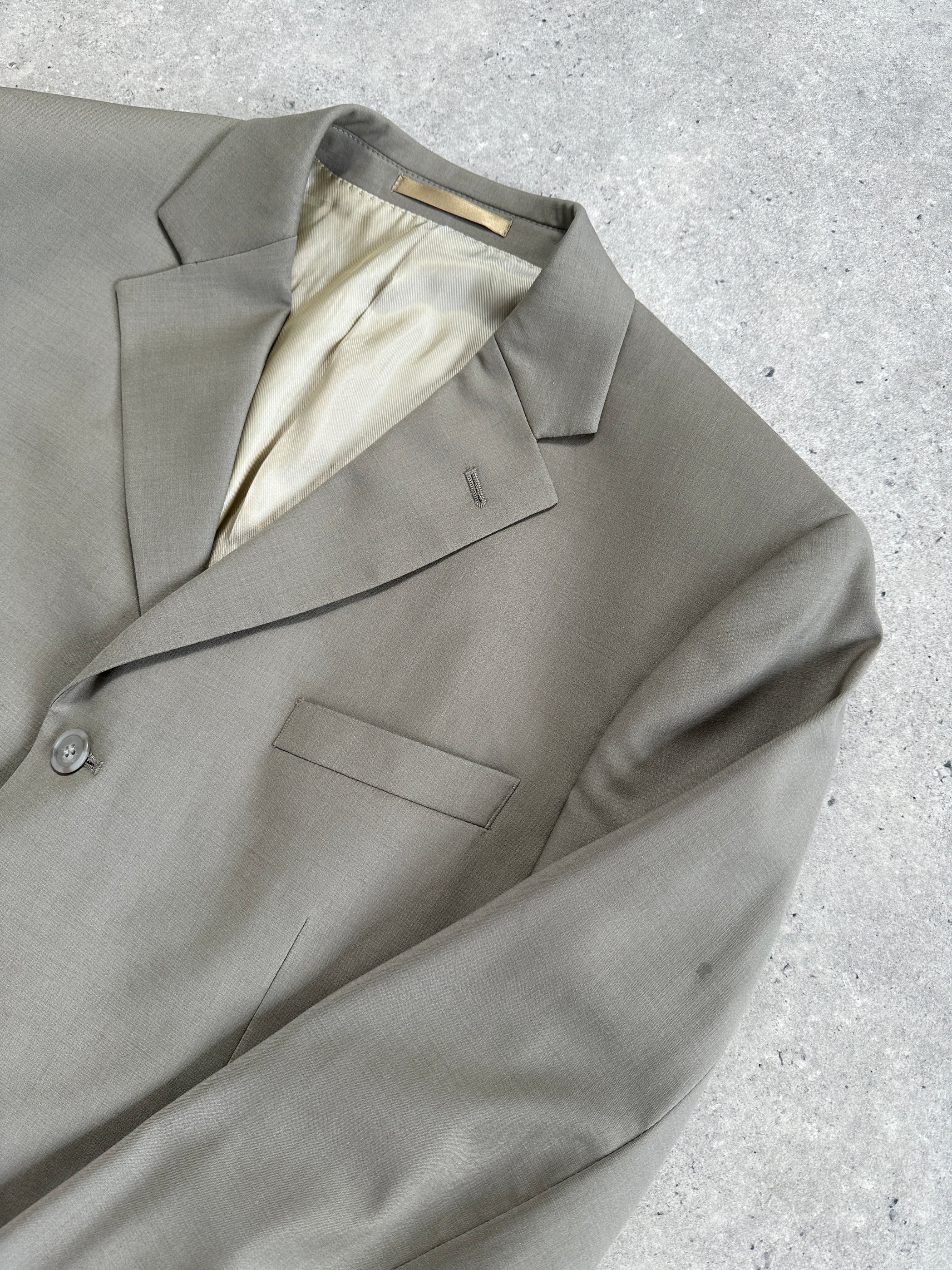 Vintage wool vintage jumpsuit, single-breasted suit in size 44R/W34, featuring classic tailored design and natural fabric texture.
