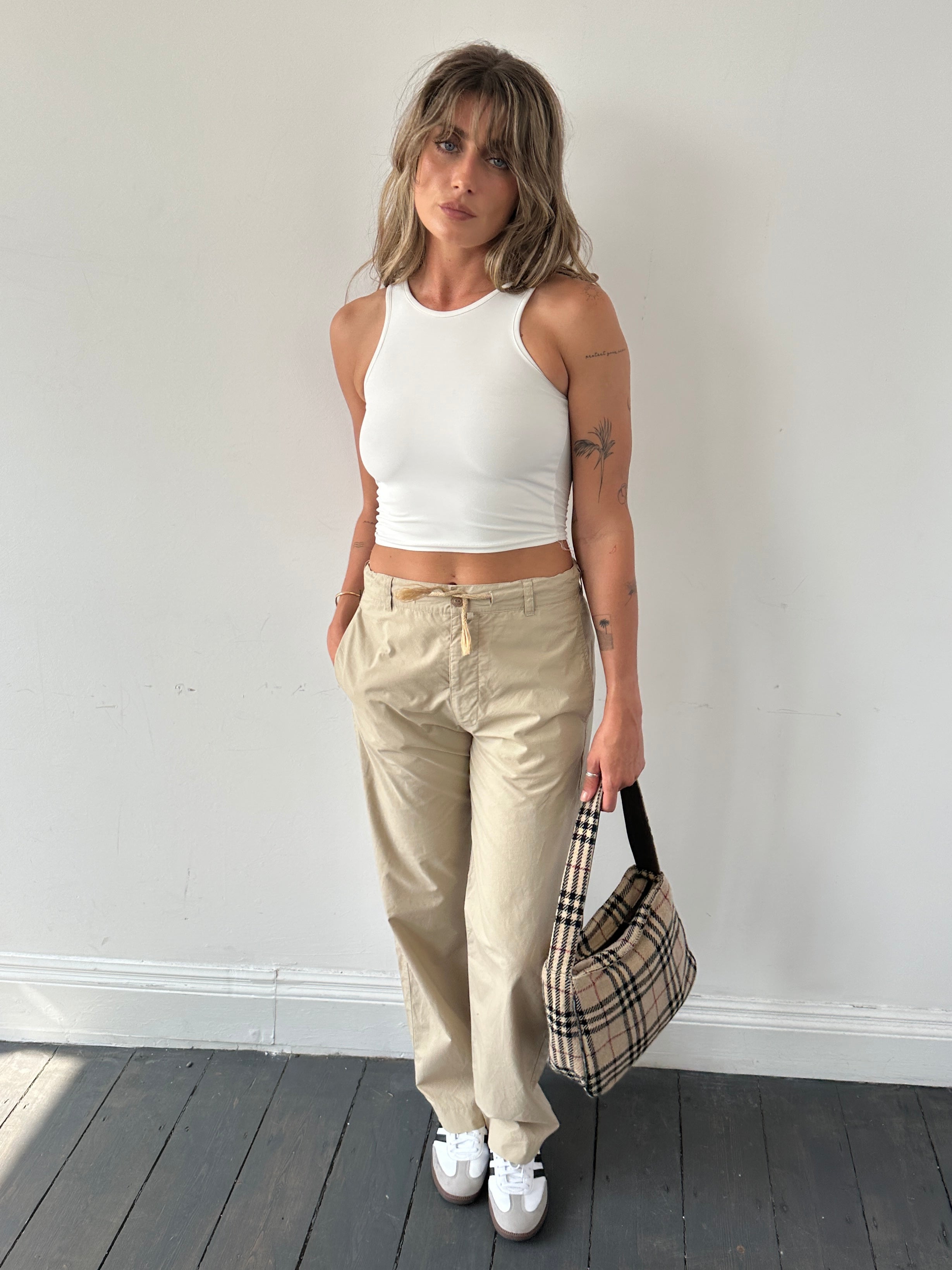 Guess cotton pull-on straight leg trousers in W29, shown in a neutral color, with a smooth waistband and classic straight fit.