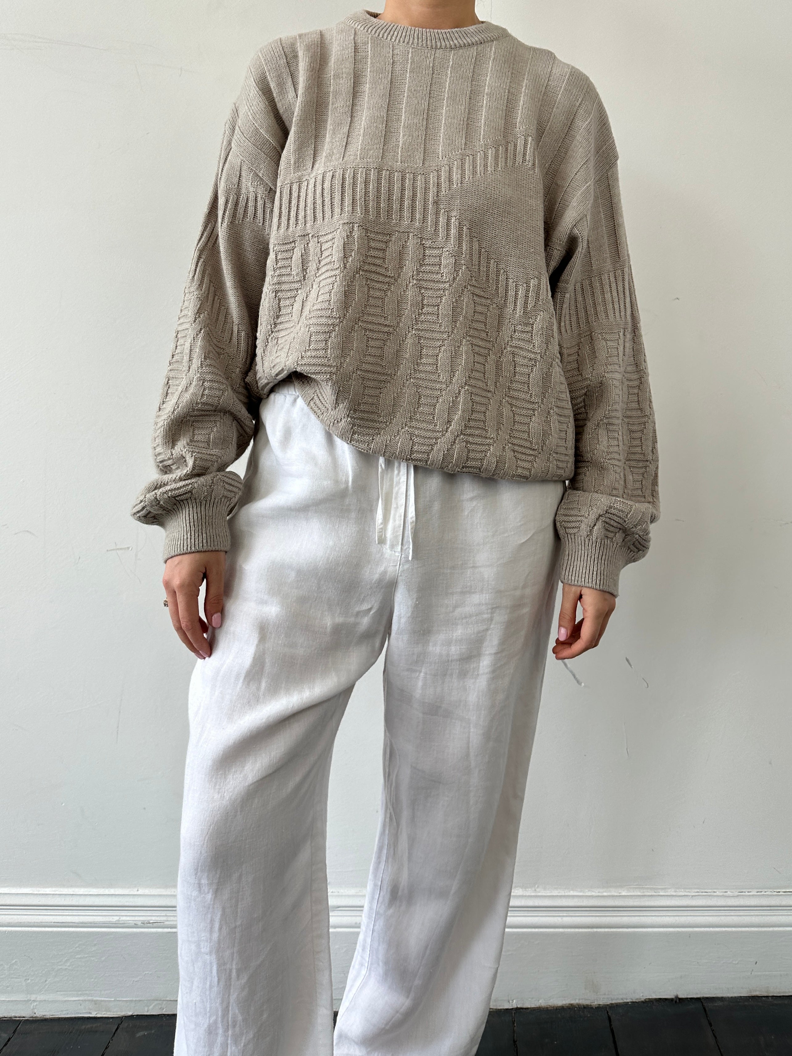 Vintage knitted wool jumper in size L, featuring a cozy, classic design with ribbed cuffs and neckline, perfect for cold weather.