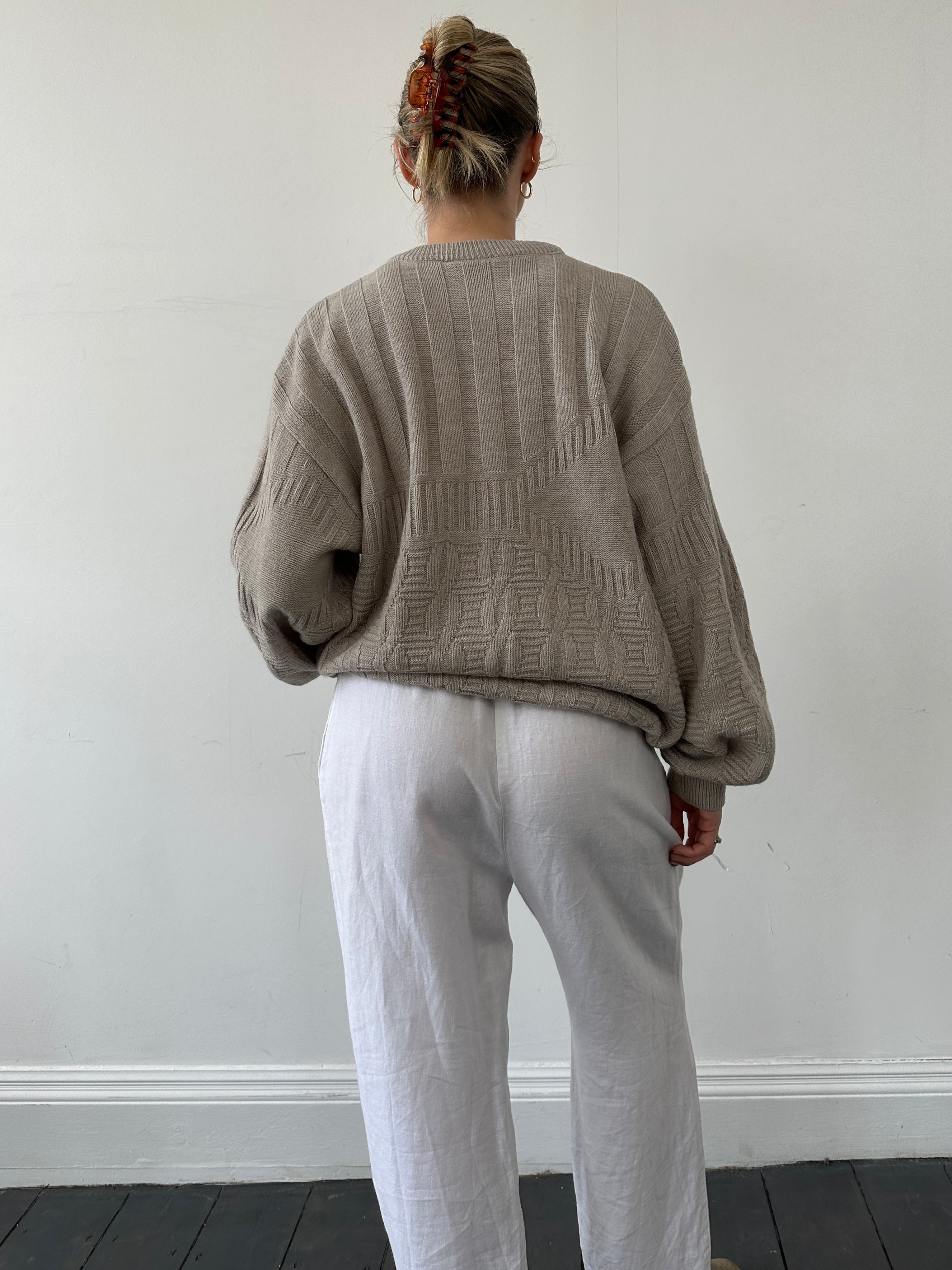 Vintage knitted wool jumper in size L, featuring a cozy, textured design and classic style, perfect for cold weather.