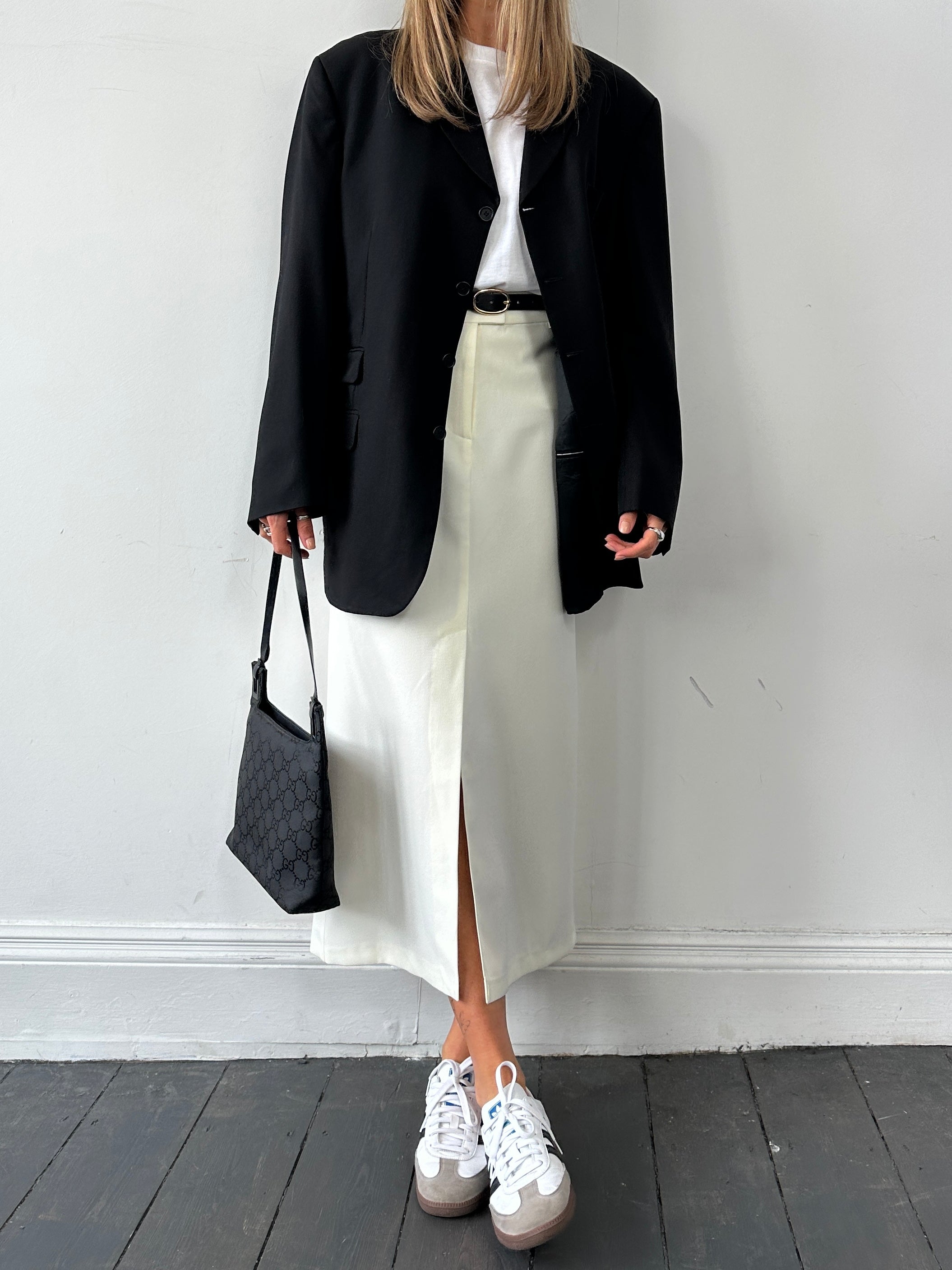 Vintage pure wool tailored single-breasted blazer in size 46/XL, showcasing a classic fit and structured design.