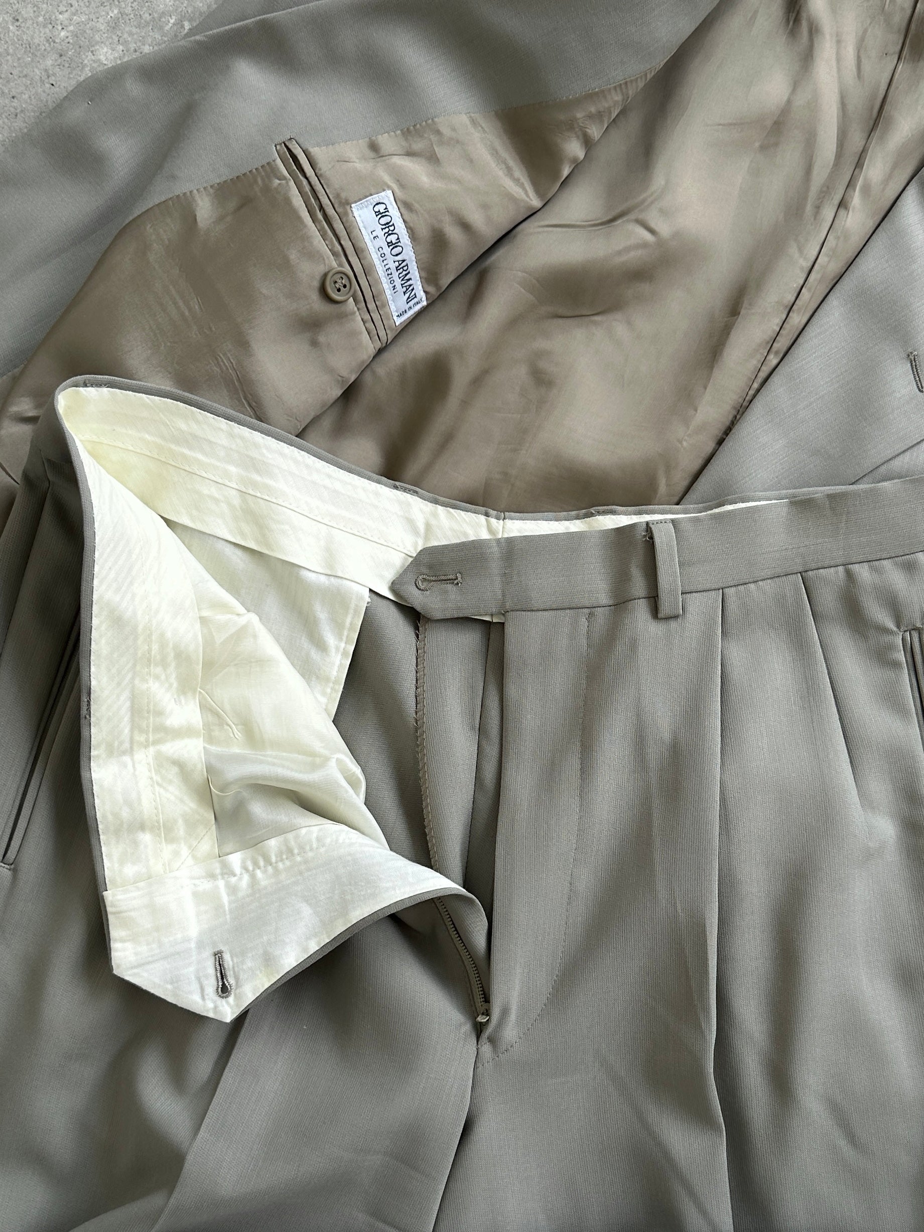 Armani Le Collezioni relaxed virgin wool single-breasted suit in size 42R/W34, shown as a stylish jumpsuit with tailored fit.