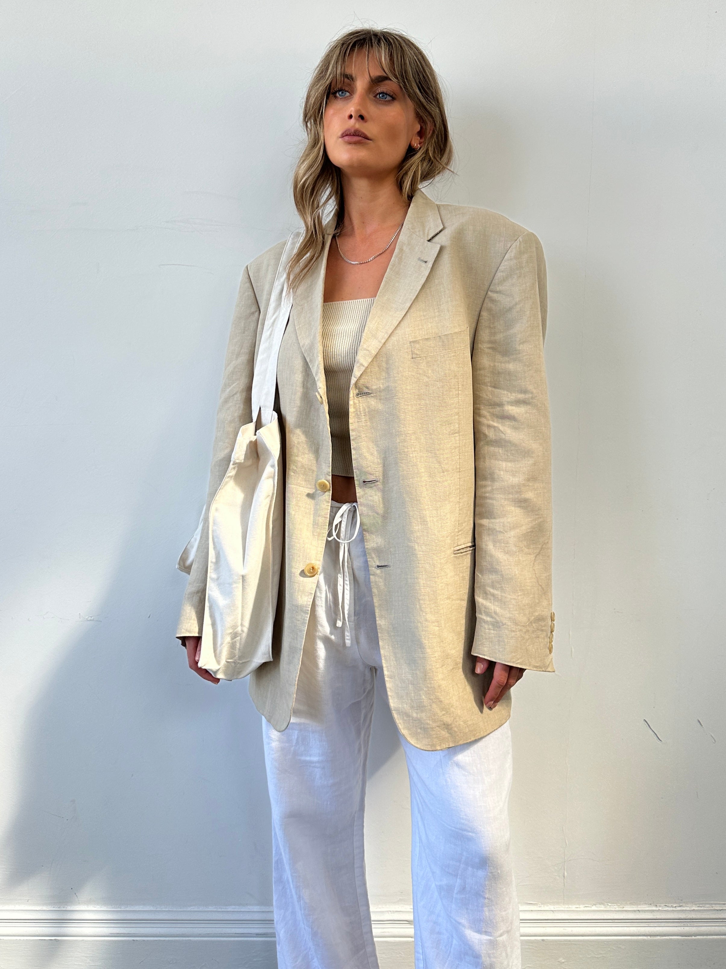 Hugo Boss boxy pure linen single-breasted blazer in XL, shown on a hanger, with a tailored fit and classic lapel design.