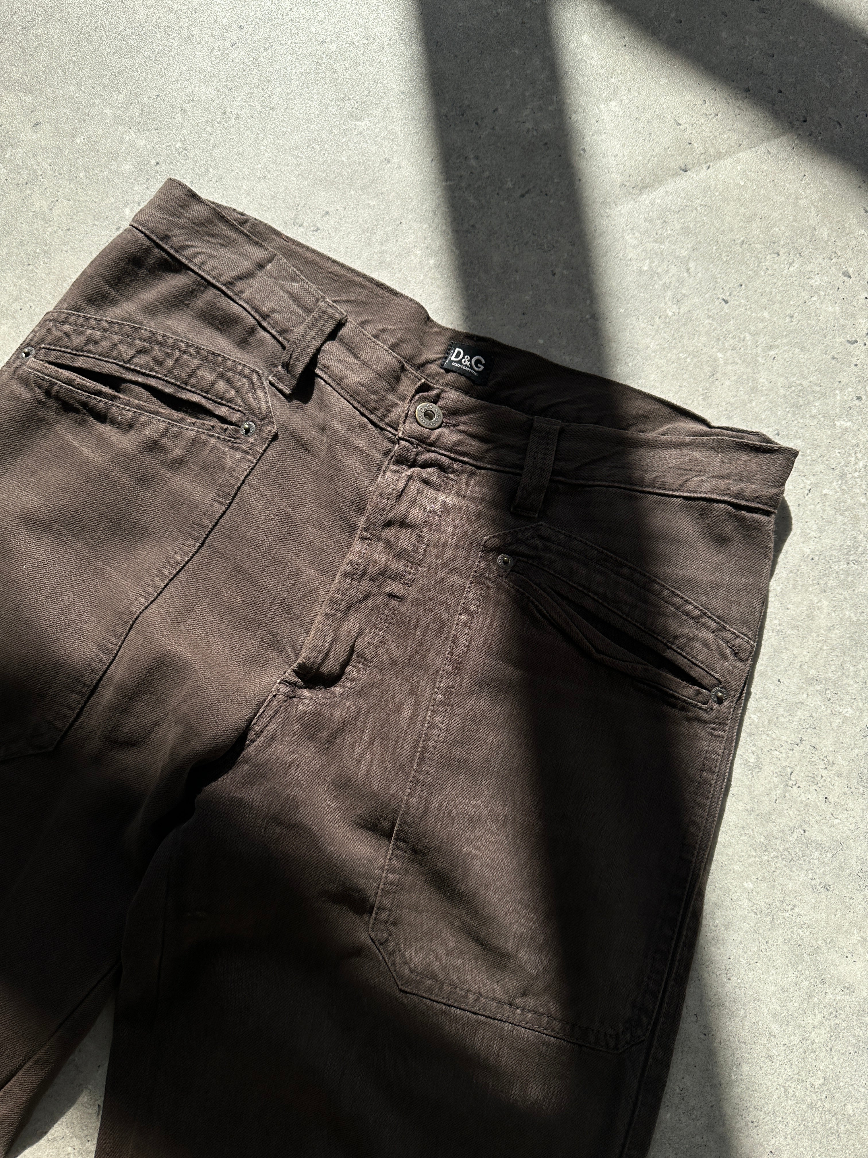 Dolce & Gabbana 90s denim straight-leg mid-rise jeans in W34, showing classic blue wash and relaxed fit.