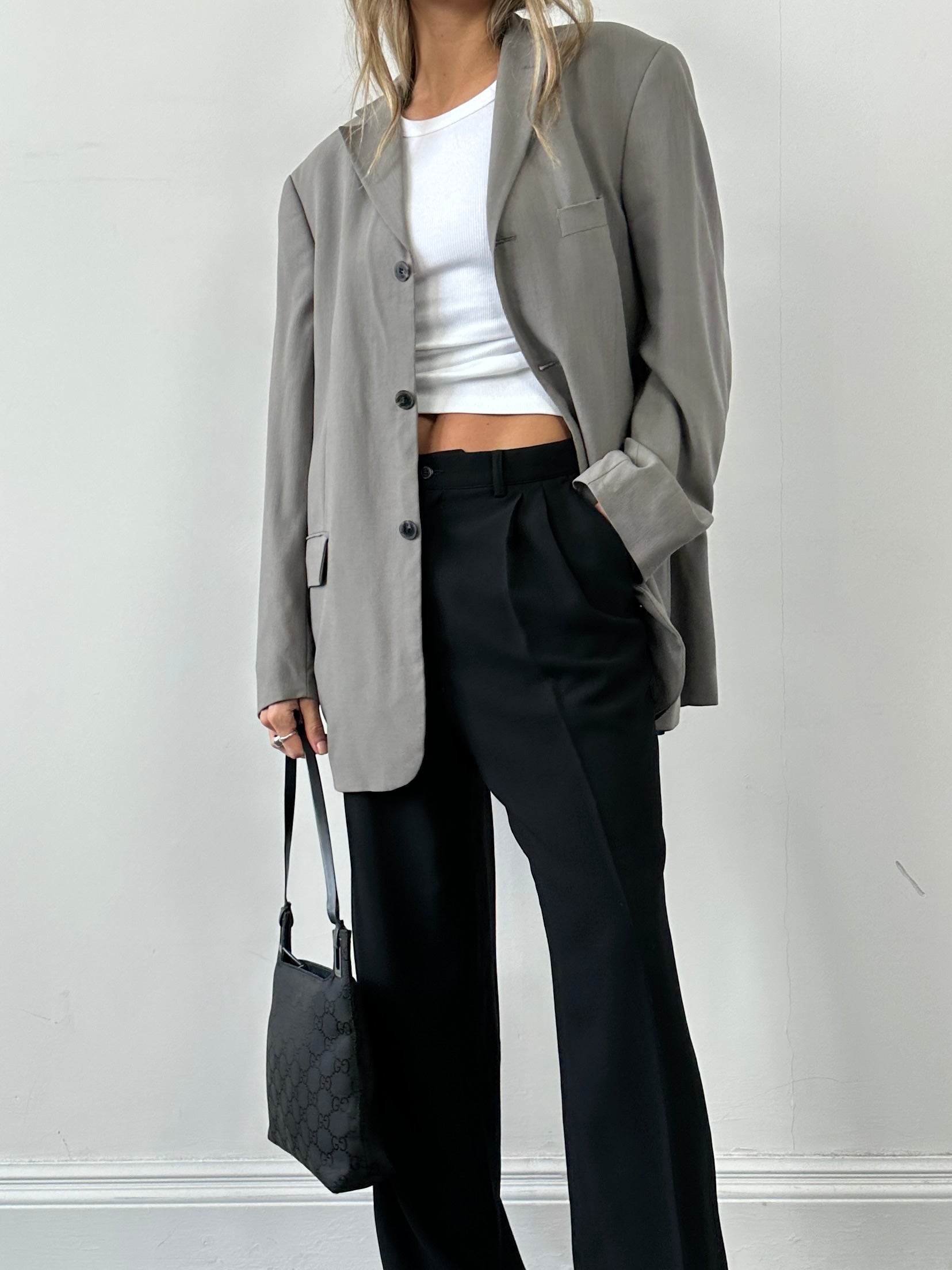 Pierre Cardin single-breasted wool blazer in size L/42R, tailored fit with classic lapel and button closure, displayed on a hanger.