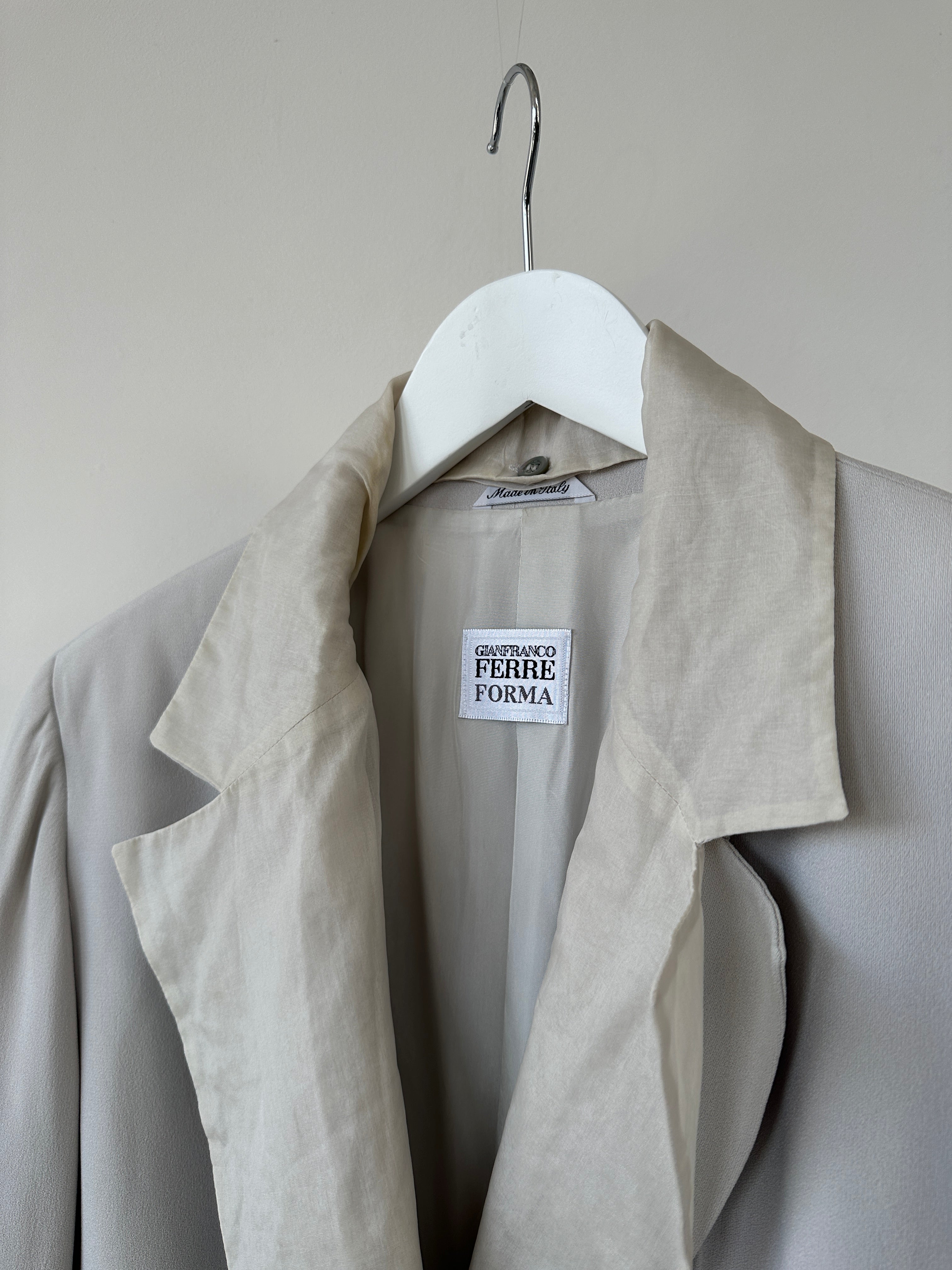 Gianfranco Ferre Forma crepe blazer with detachable collar, tailored for occasion wear, in size M, shown on a plain background.