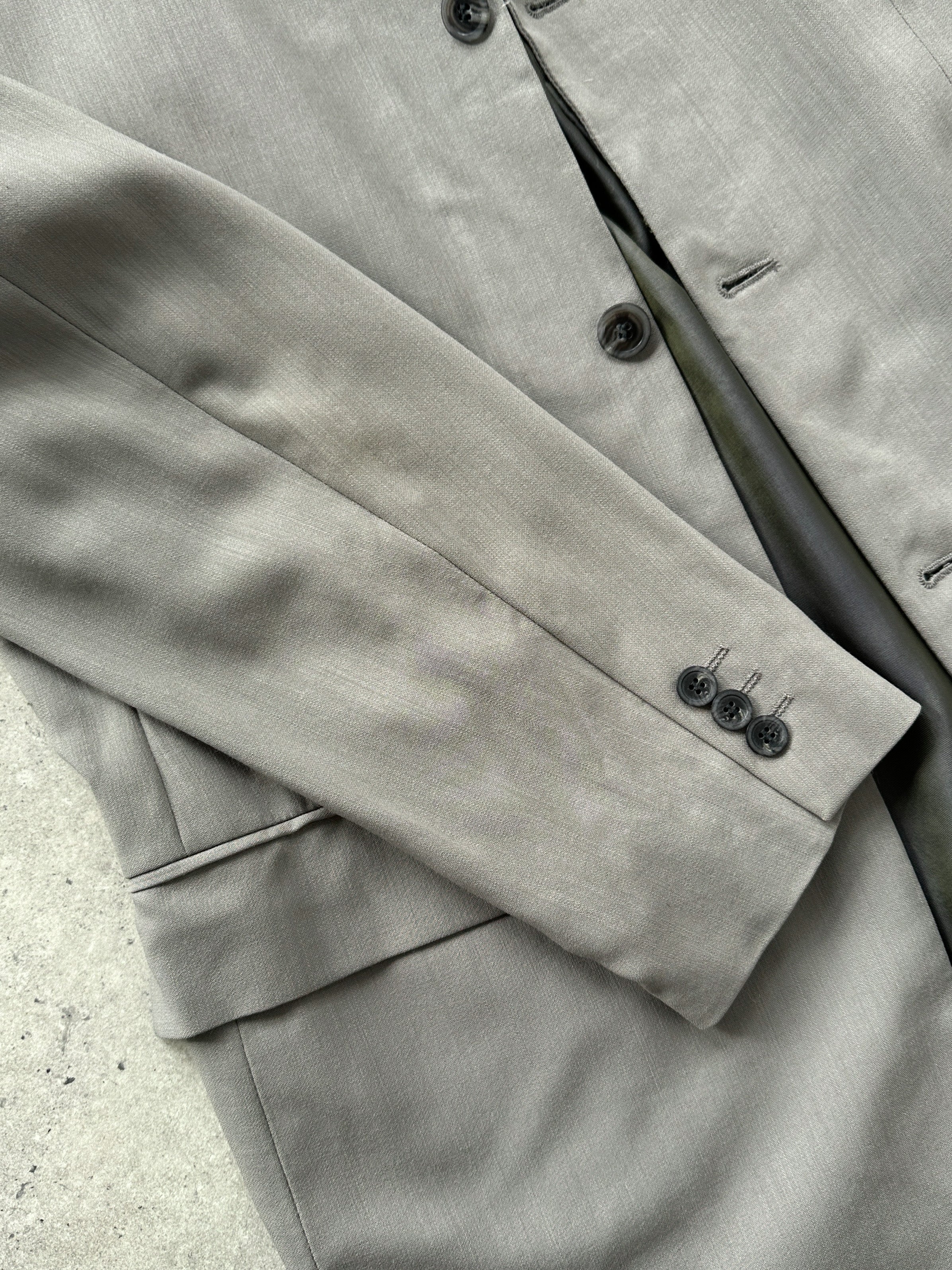 Pierre Cardin single-breasted wool blazer in size L/42R, tailored fit with classic lapel and button closure, shown on a hanger.