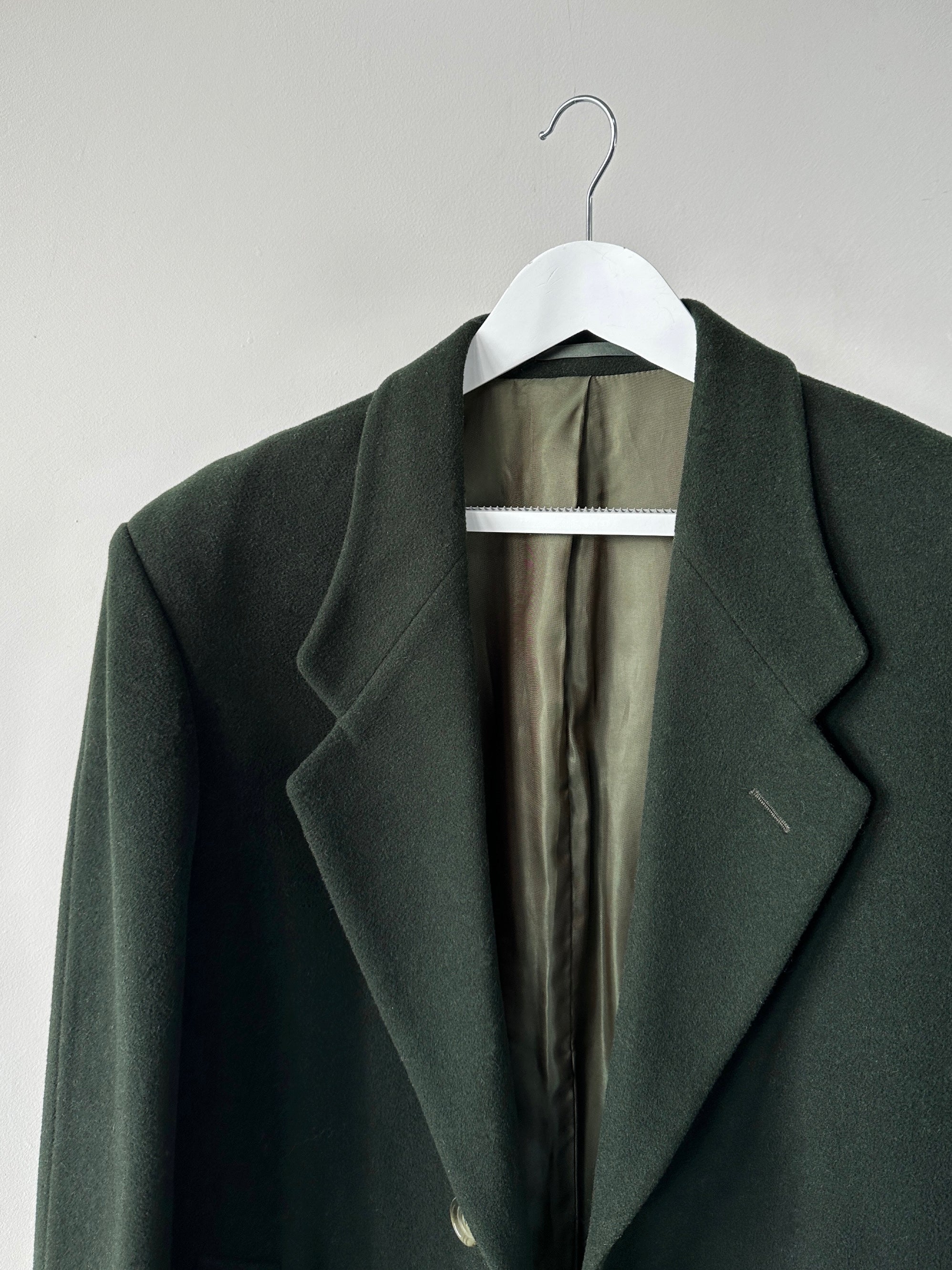 Pierre Cardin single-breasted wool cashmere coat in size L/XL, shown in a classic tailored style with a smooth fabric finish.