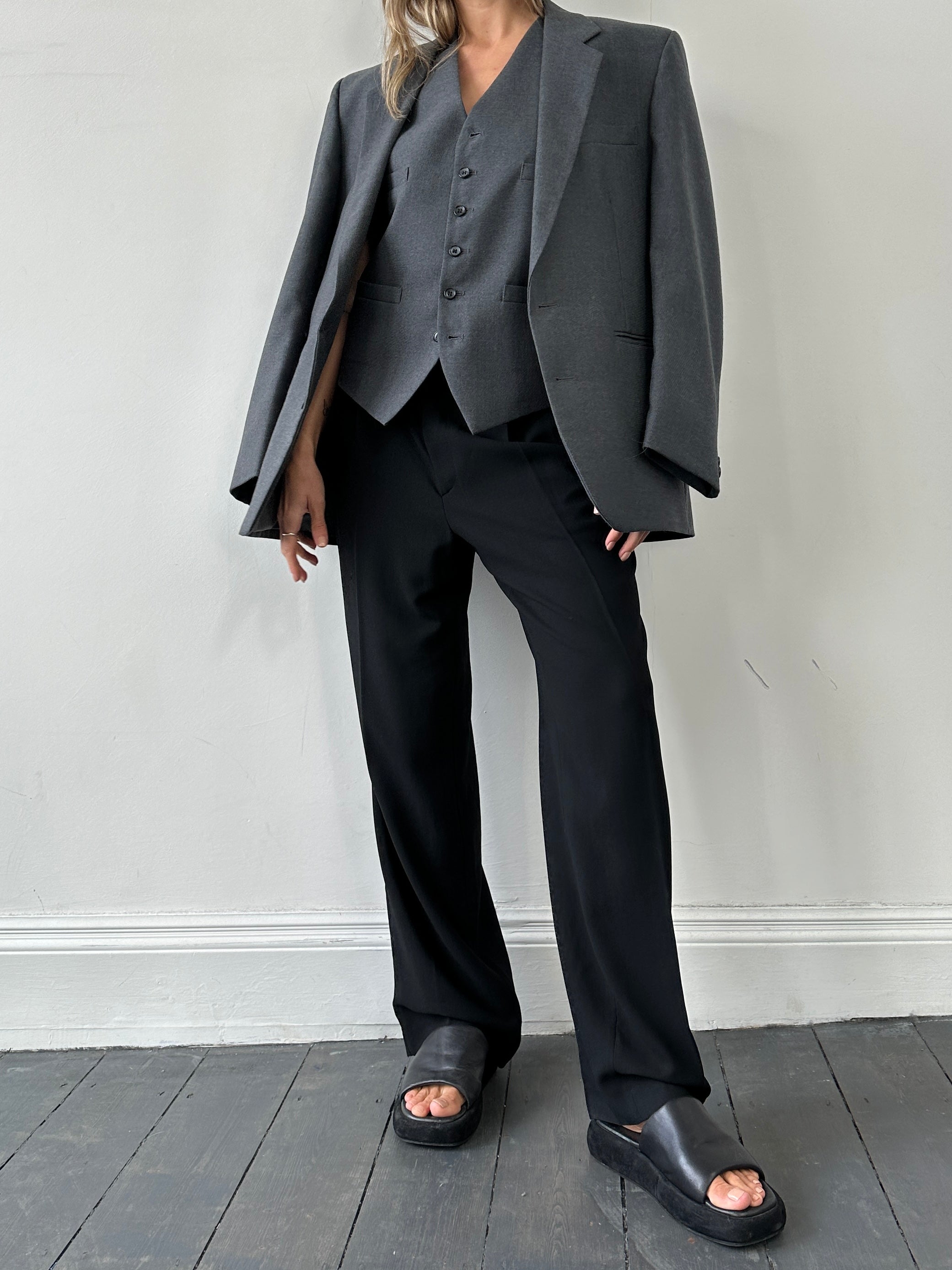 Vintage British two-piece blazer and waistcoat set in size M/42, classic vintage style with tailored fit.
