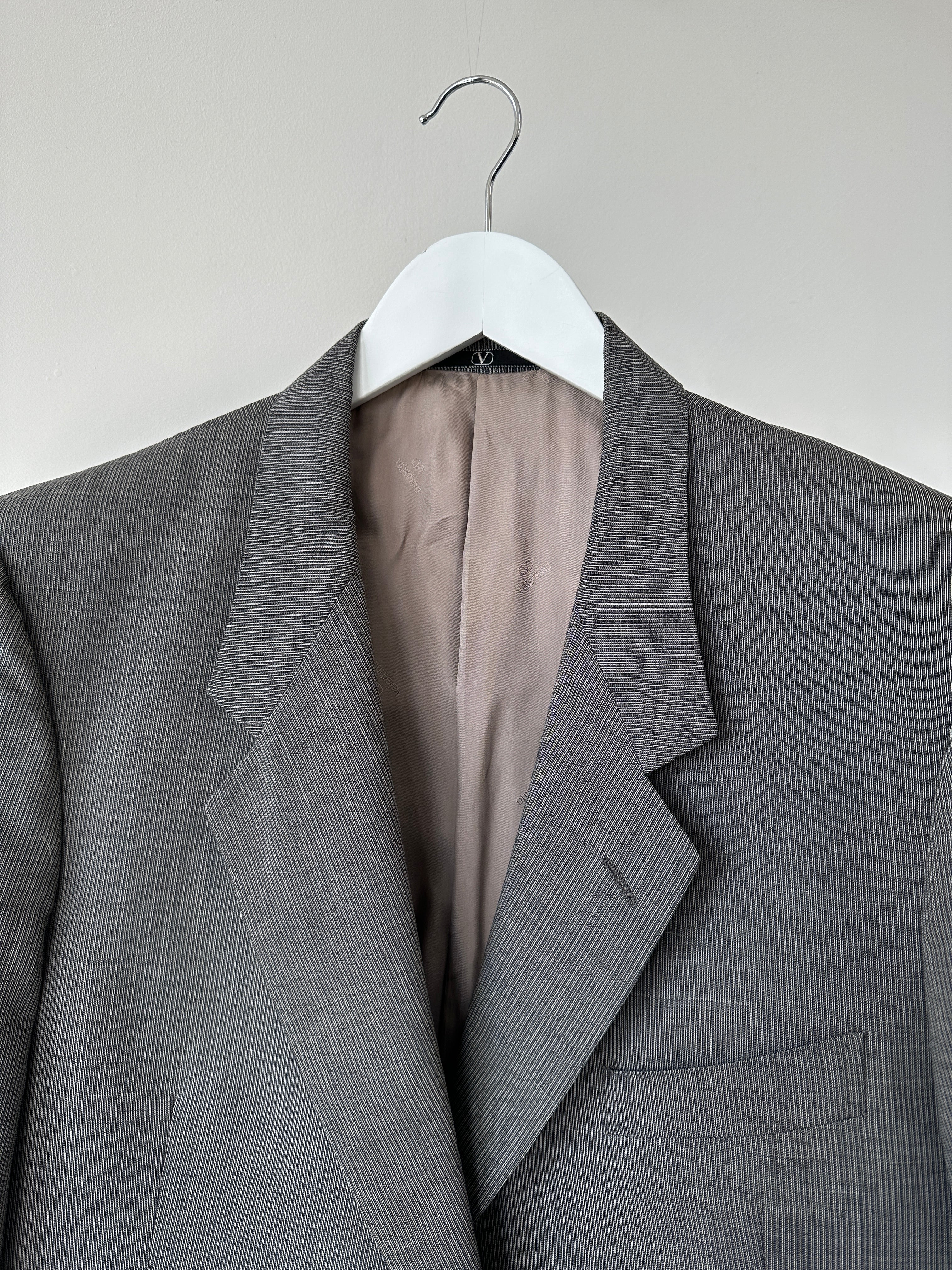 Valentino UOMO single-breasted pinstripe blazer in size L/XL, tailored fit with classic lapel and button closure.