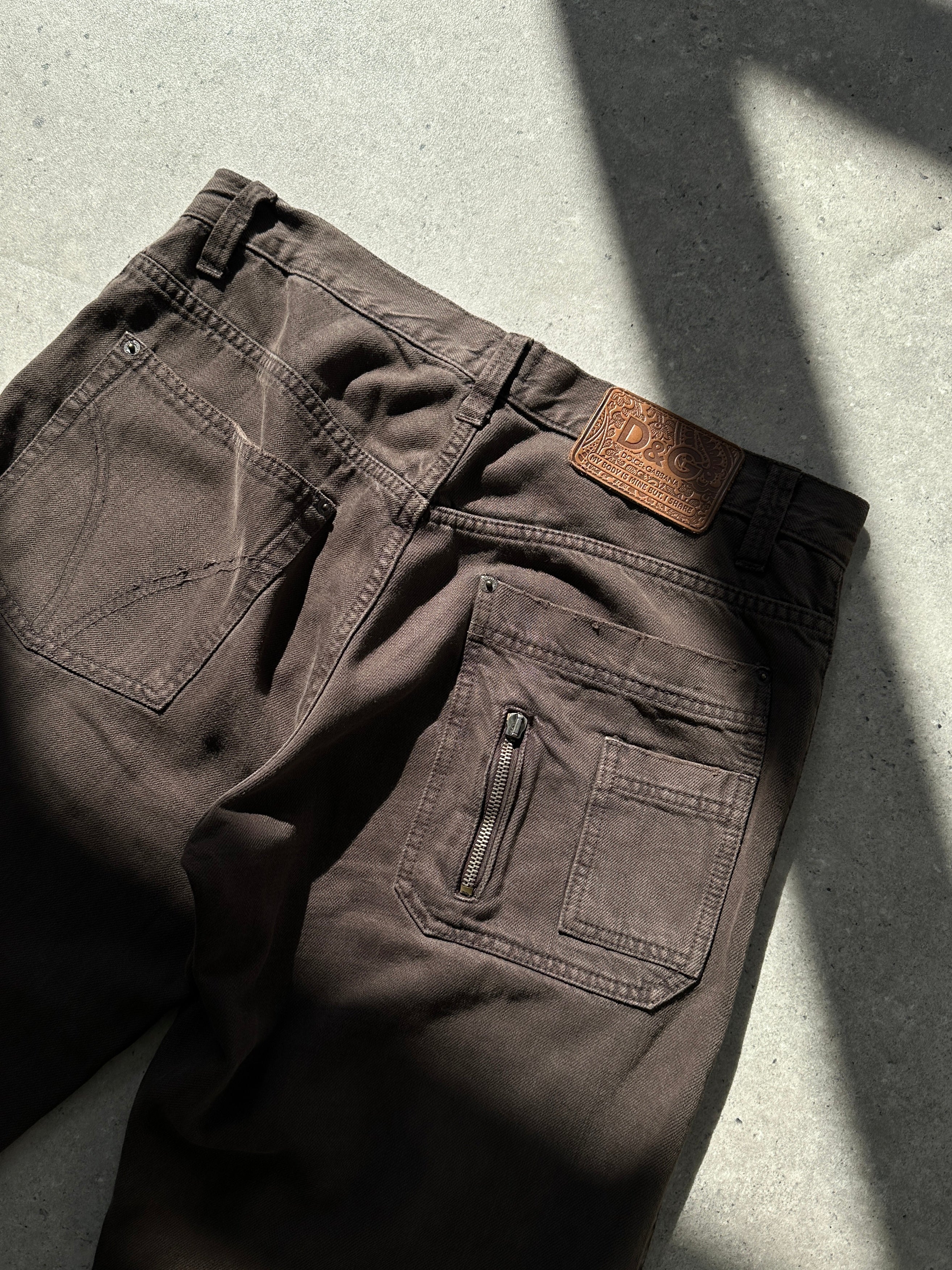 Dolce & Gabbana 90s denim straight-leg jeans with mid-rise fit, W34, showcasing classic blue wash and stylish stitching.