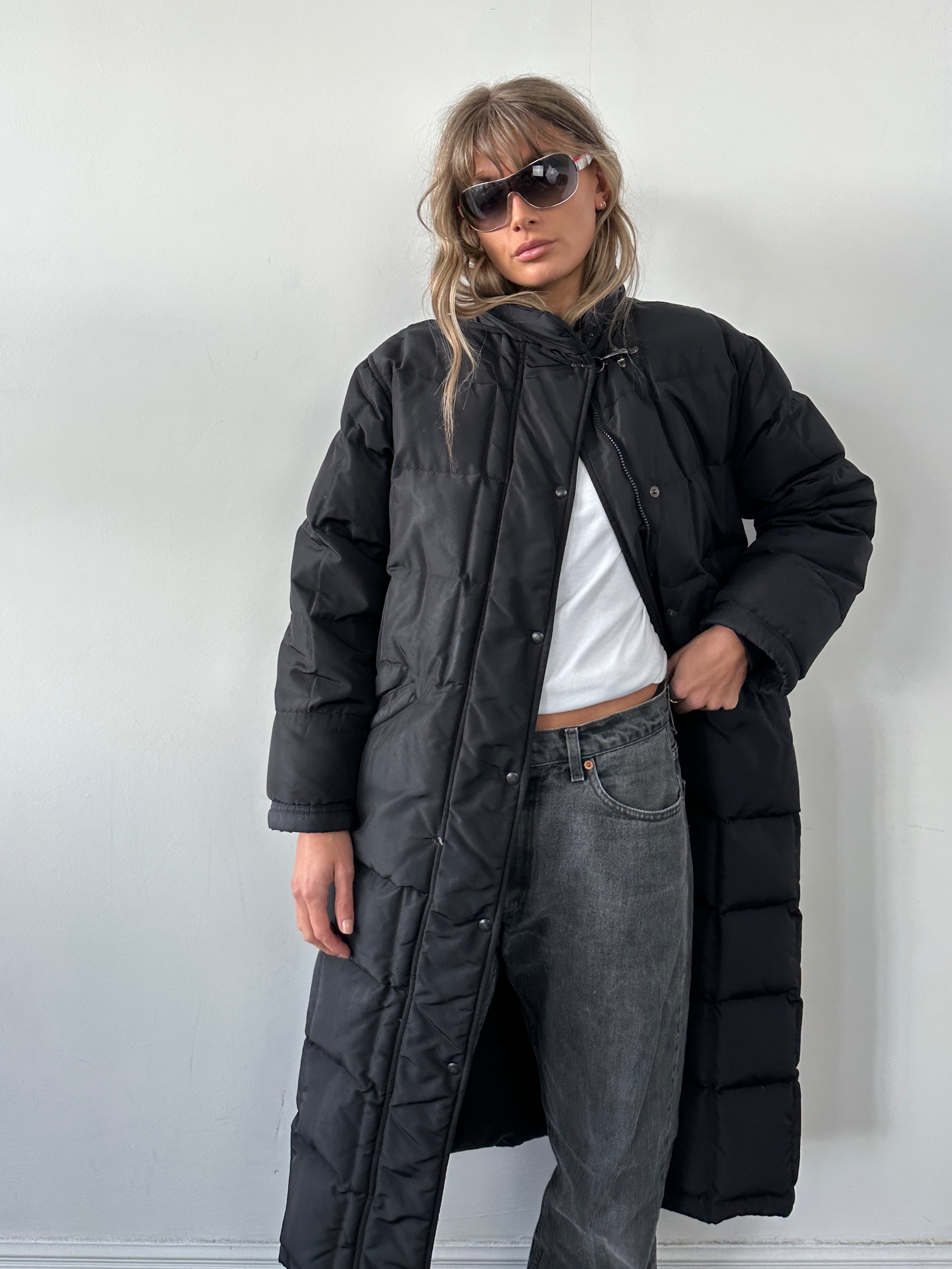 Fay floor-length down puffer coat in black, M/L size, featuring quilted design and hood for winter warmth.