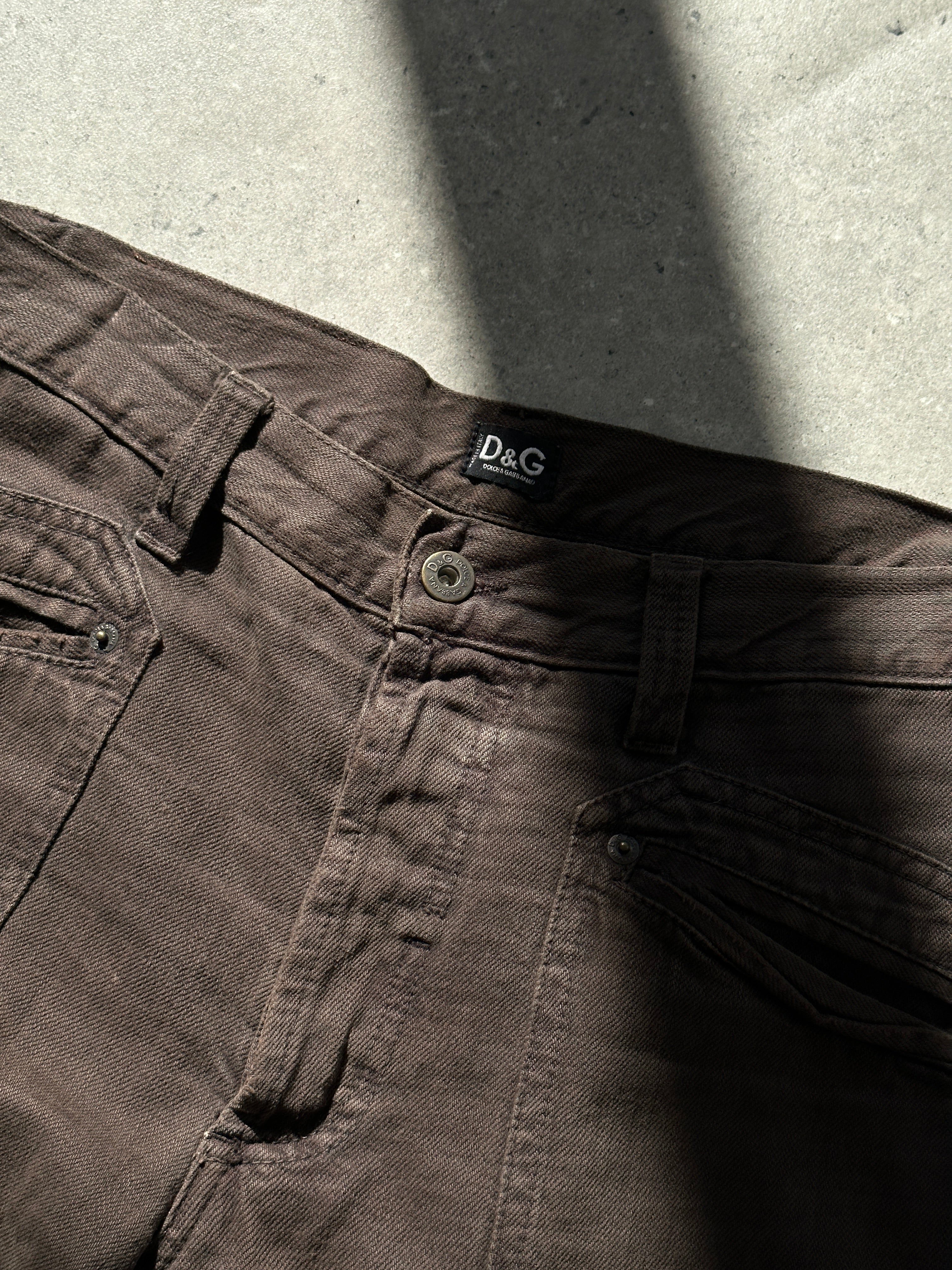 Dolce & Gabbana 90s denim straight-leg mid-rise jeans in W34, showcasing classic blue wash and relaxed fit.
