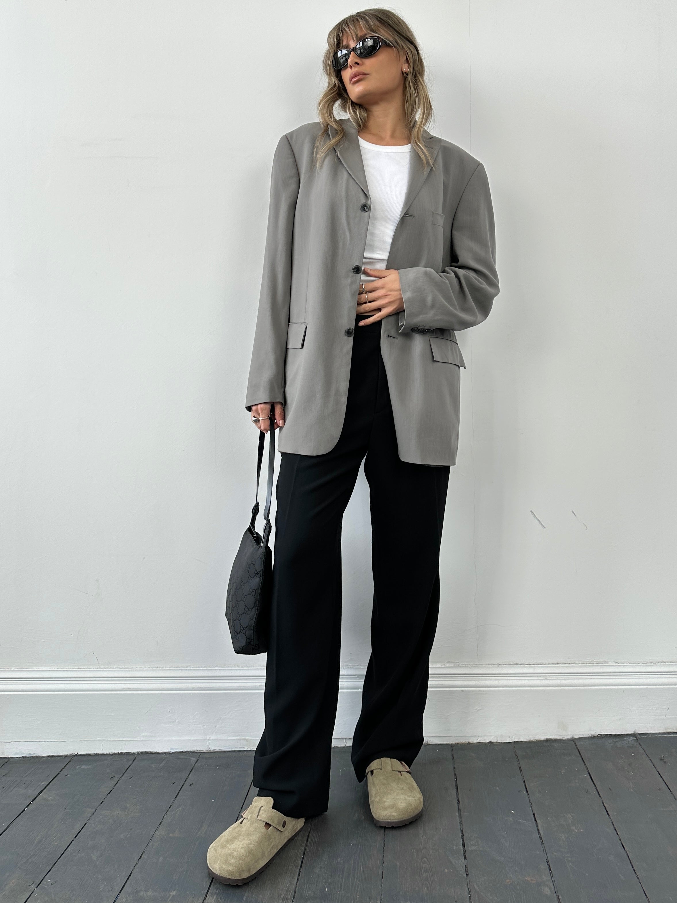 Pierre Cardin single-breasted wool blazer in size L/42R, tailored fit with classic lapel and button closure, displayed on a hanger.