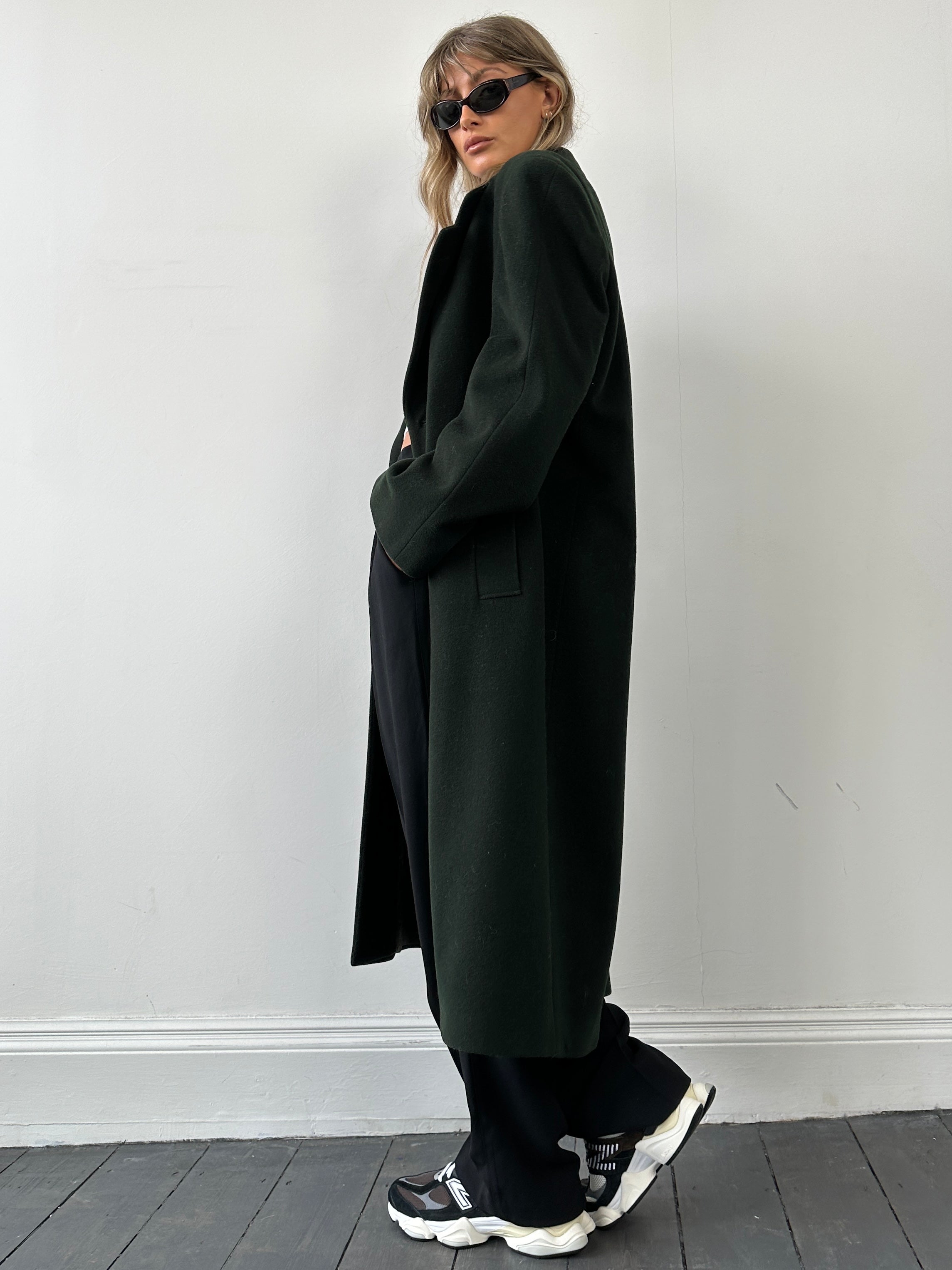 Pierre Cardin single-breasted wool cashmere coat in size L/XL, shown hanging with a tailored fit and classic collar.