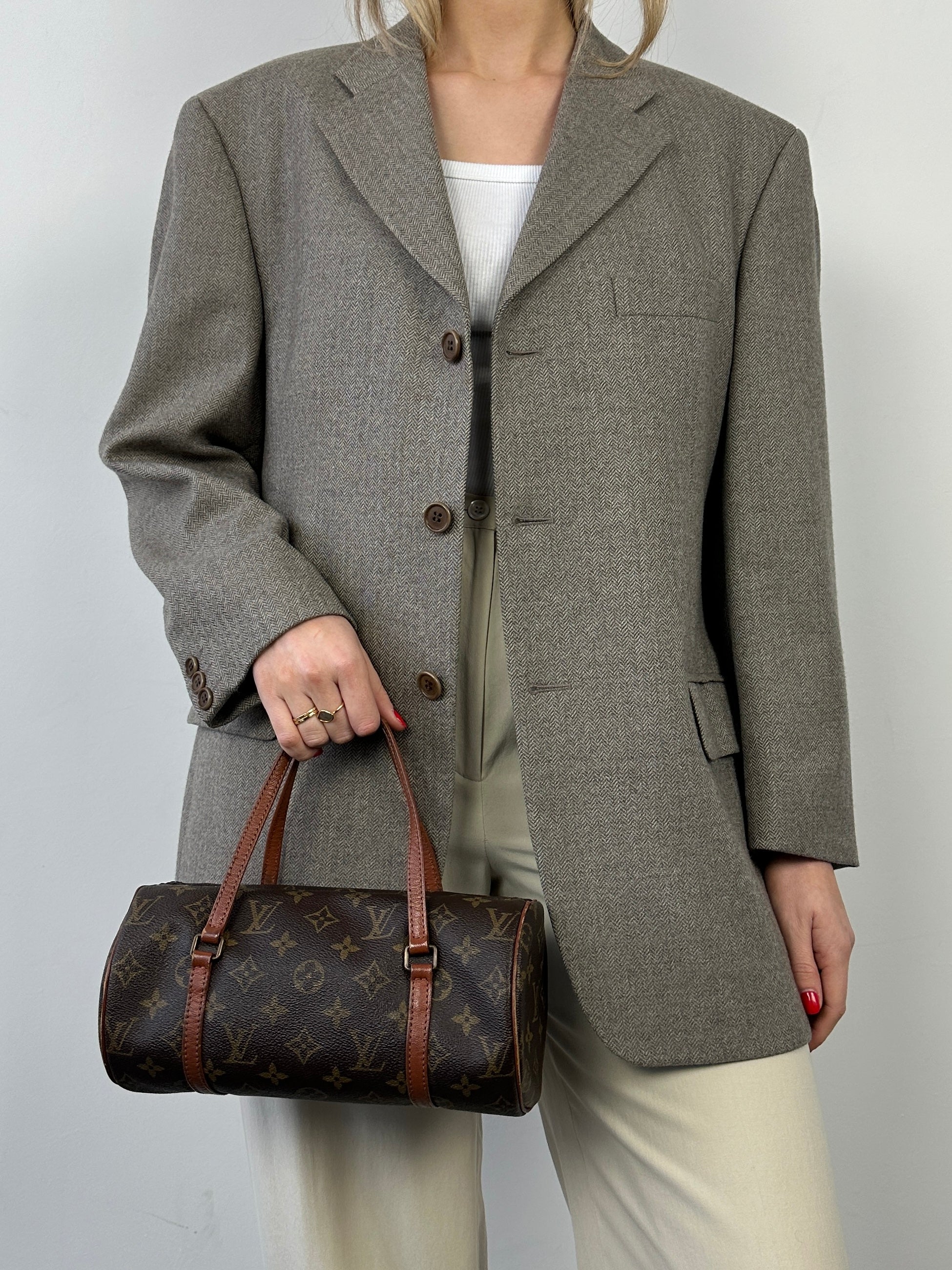 Louis Vuitton 1986 Papillon 26 Monogram hand bag featuring the classic brown monogram canvas and leather trim.