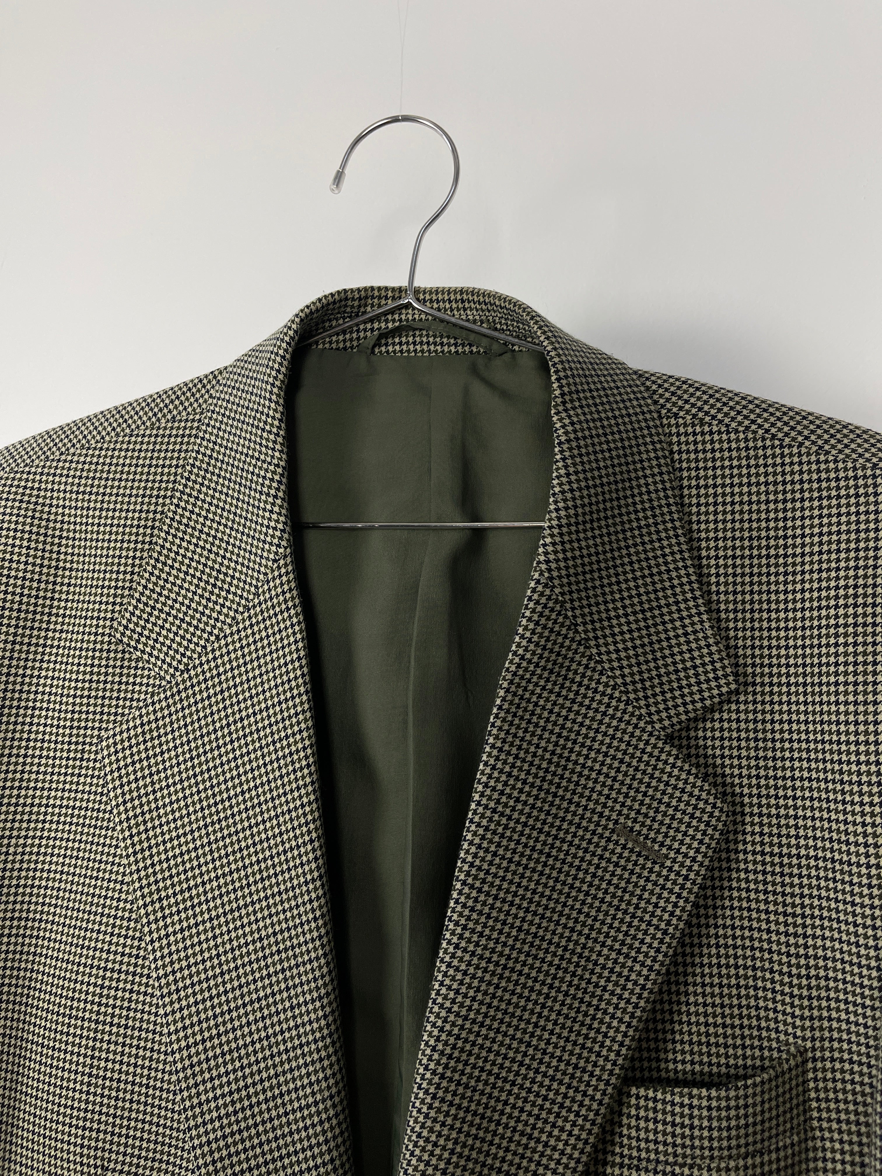 Vintage Wool Dogtooth Blazer in green, tailored for a classic look, featuring a bold dogtooth pattern and structured fit.