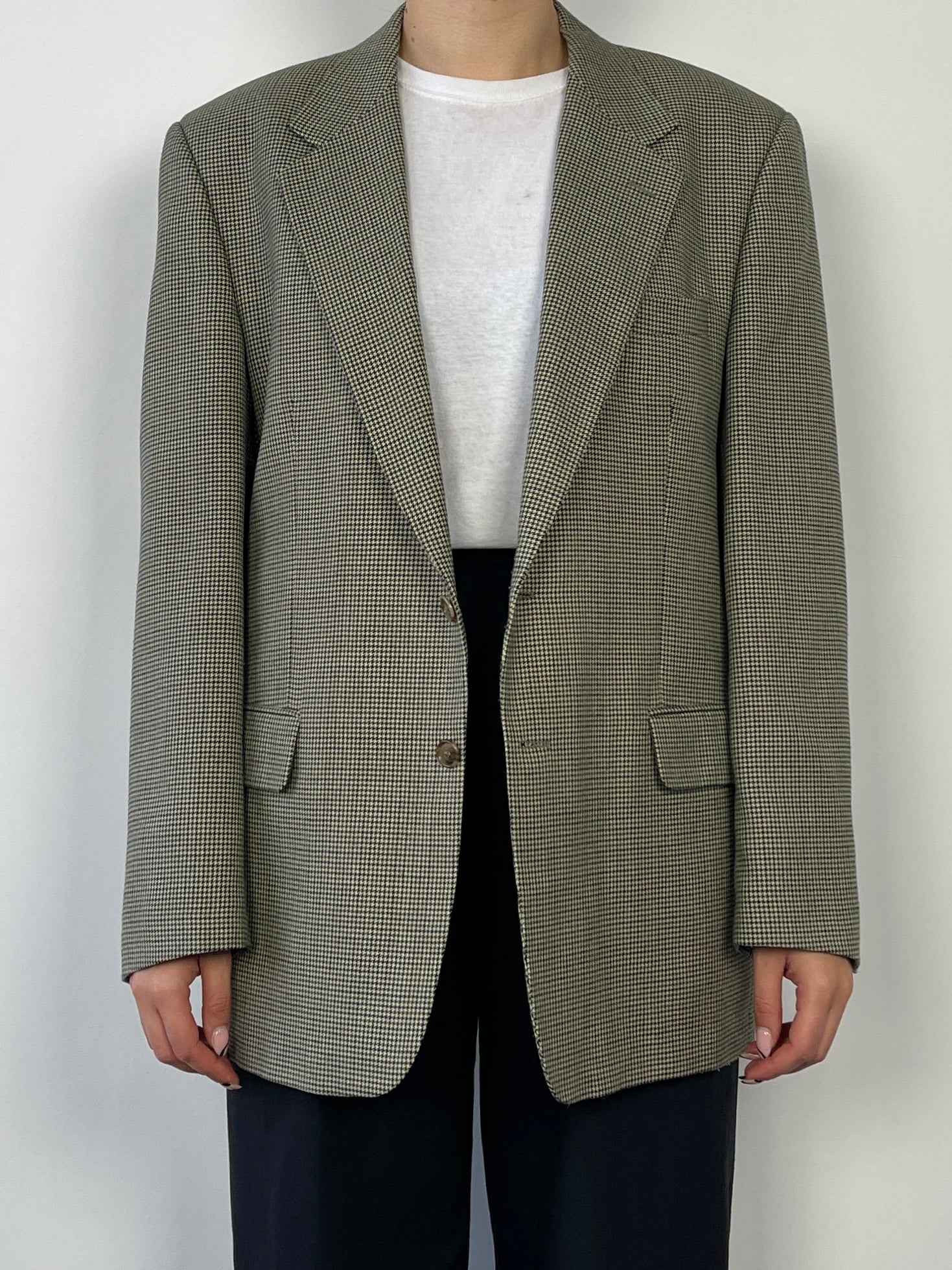 Vintage wool dogtooth blazer in green, featuring classic tailored style and structured fit, ideal for smart casual wear.