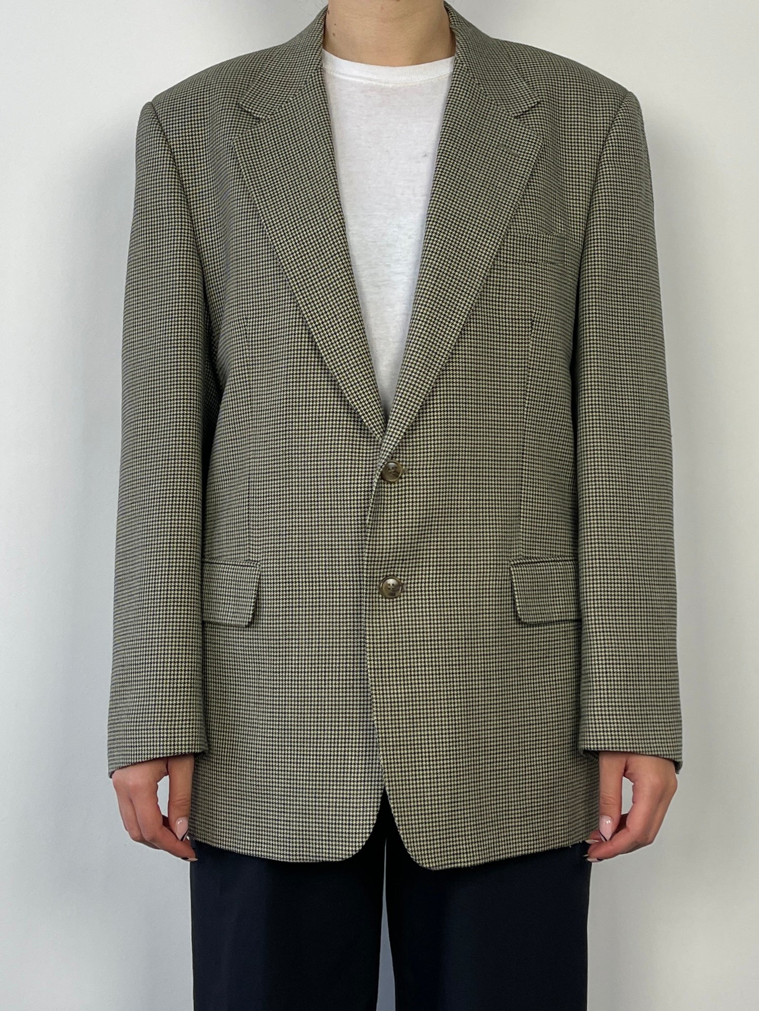 Vintage wool dogtooth blazer in green, featuring classic tailored design and notch lapel, styled for a sharp, vintage look.