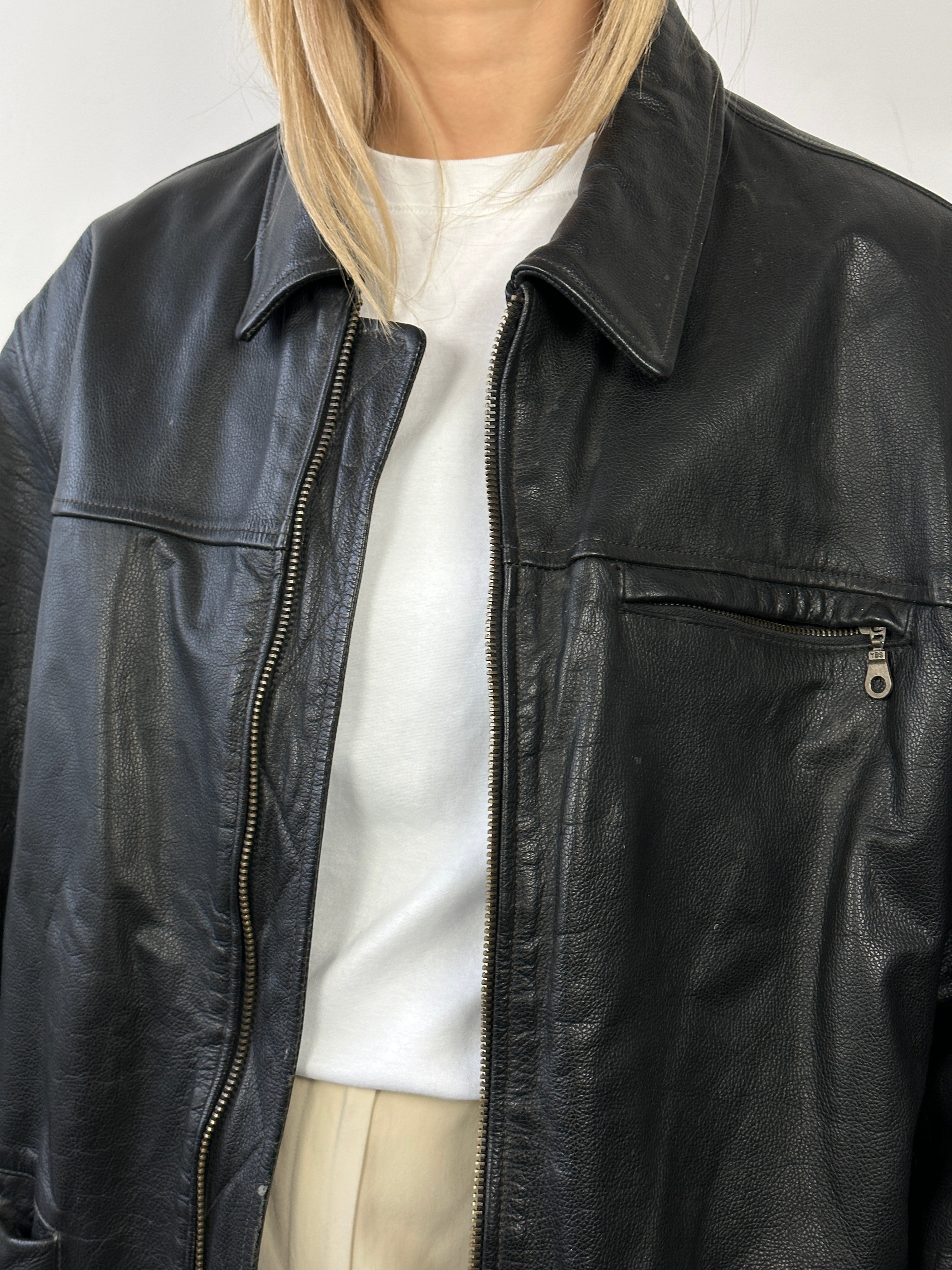 Black vintage boxy leather jacket from Vintage, featuring a classic design and medium size, displayed on a plain background.