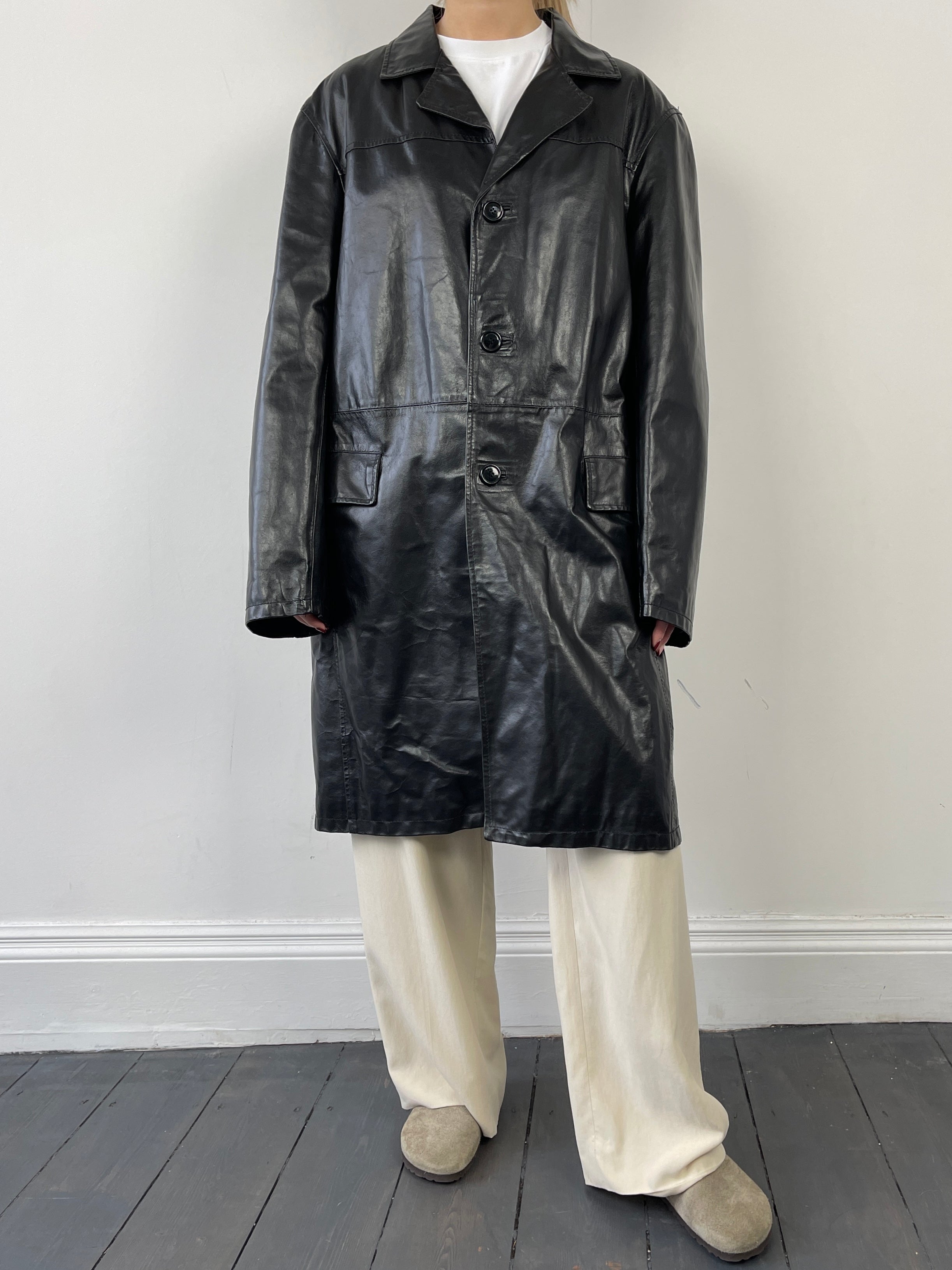 Black Italian vintage leather trench coat jacket, stylish and classic, with a tailored fit and vintage leather detailing.